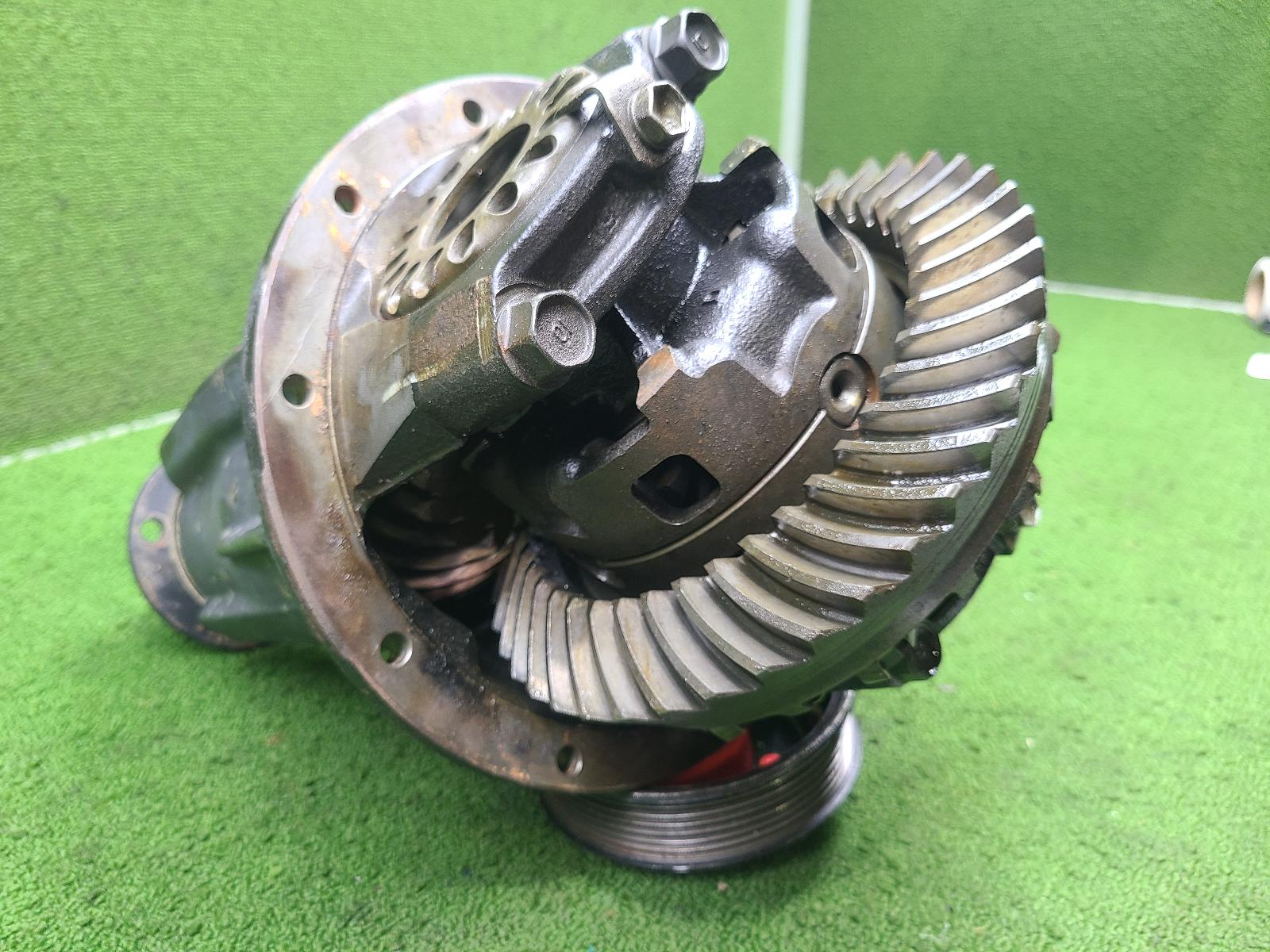 2017 Toyota Landcruiser Differential Centre View Auto part Differential Centre Toyota Landcruiser 2017