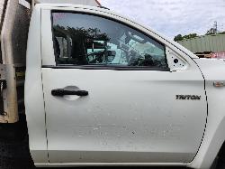 View Auto part Right Front Door Mitsubishi Triton 2021