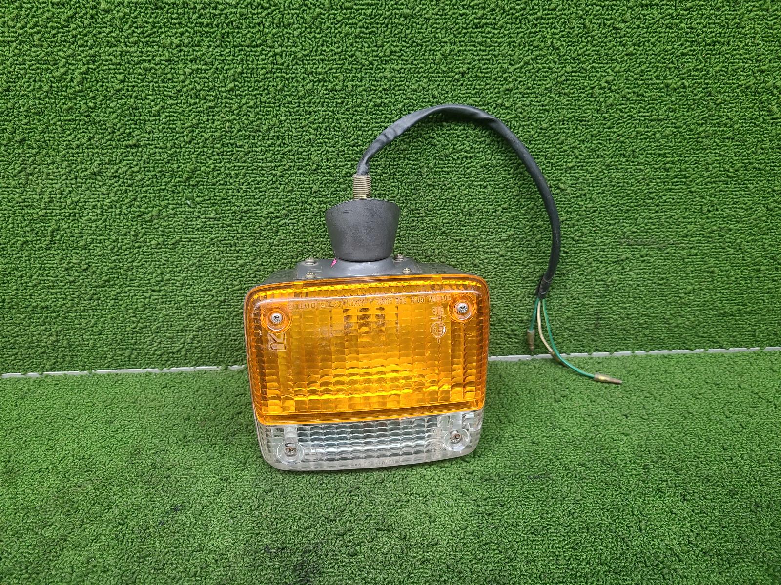1982 Toyota Landcruiser Right Indicator/Fog/Side View Auto part Right Indicator/Fog/Side Toyota Landcruiser 1982