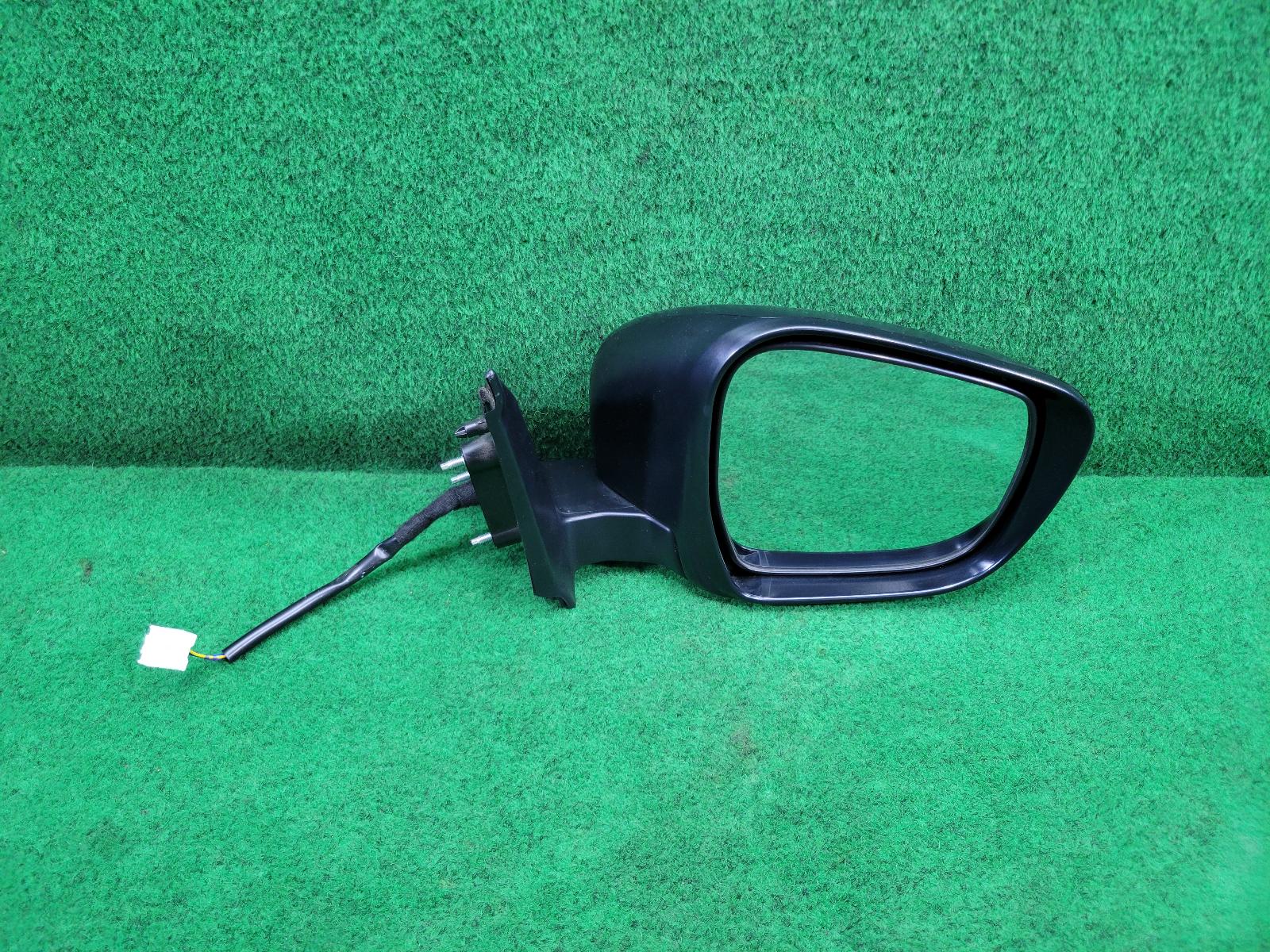 View Auto part Right Door Mirror Nissan Navara 2021
