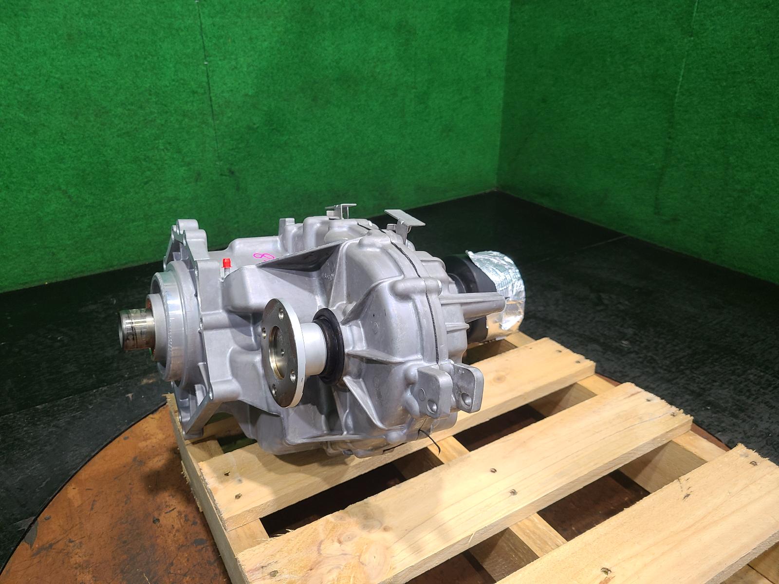 View Auto part Transfer Case Nissan Navara 2021
