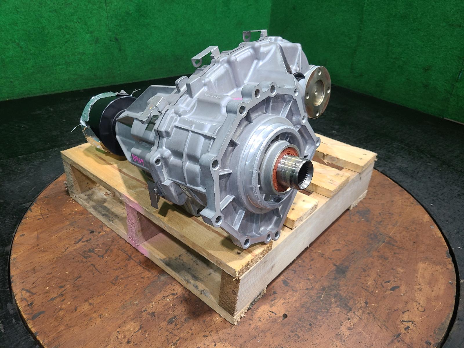 View Auto part Transfer Case Nissan Navara 2021