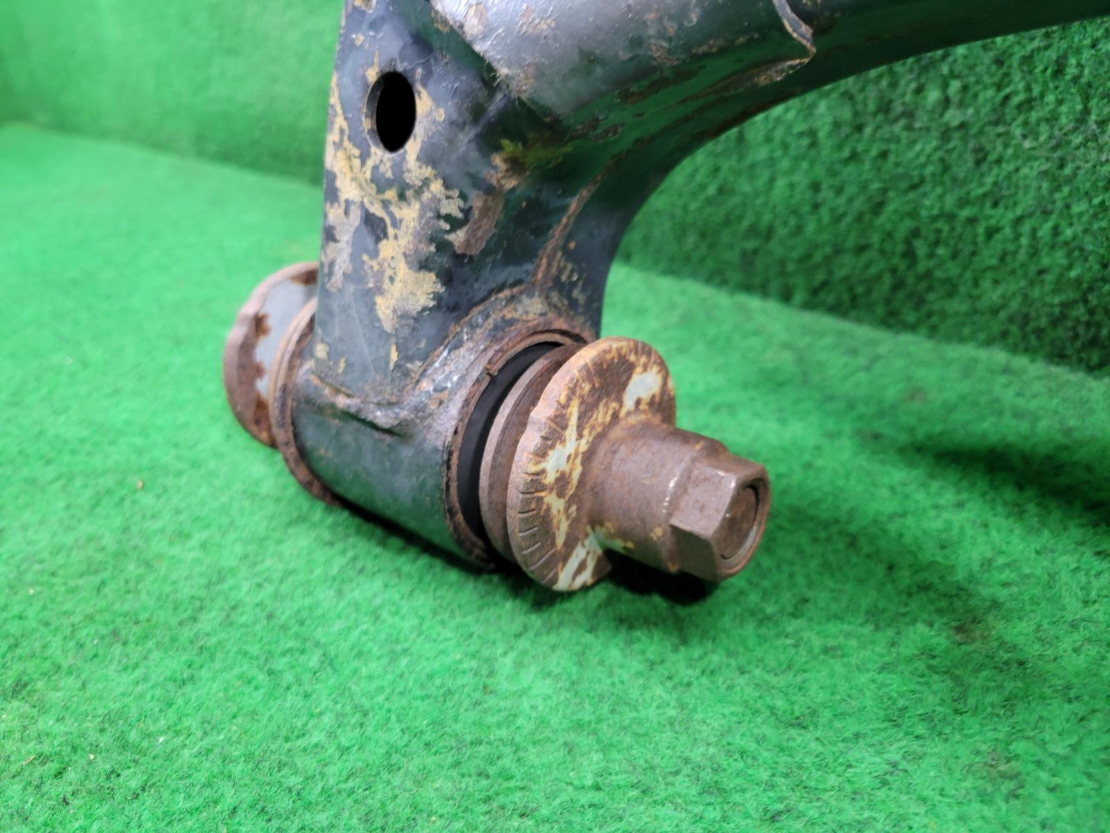 View Auto part Right Front Lower Control Arm Toyota Landcruiser 2007