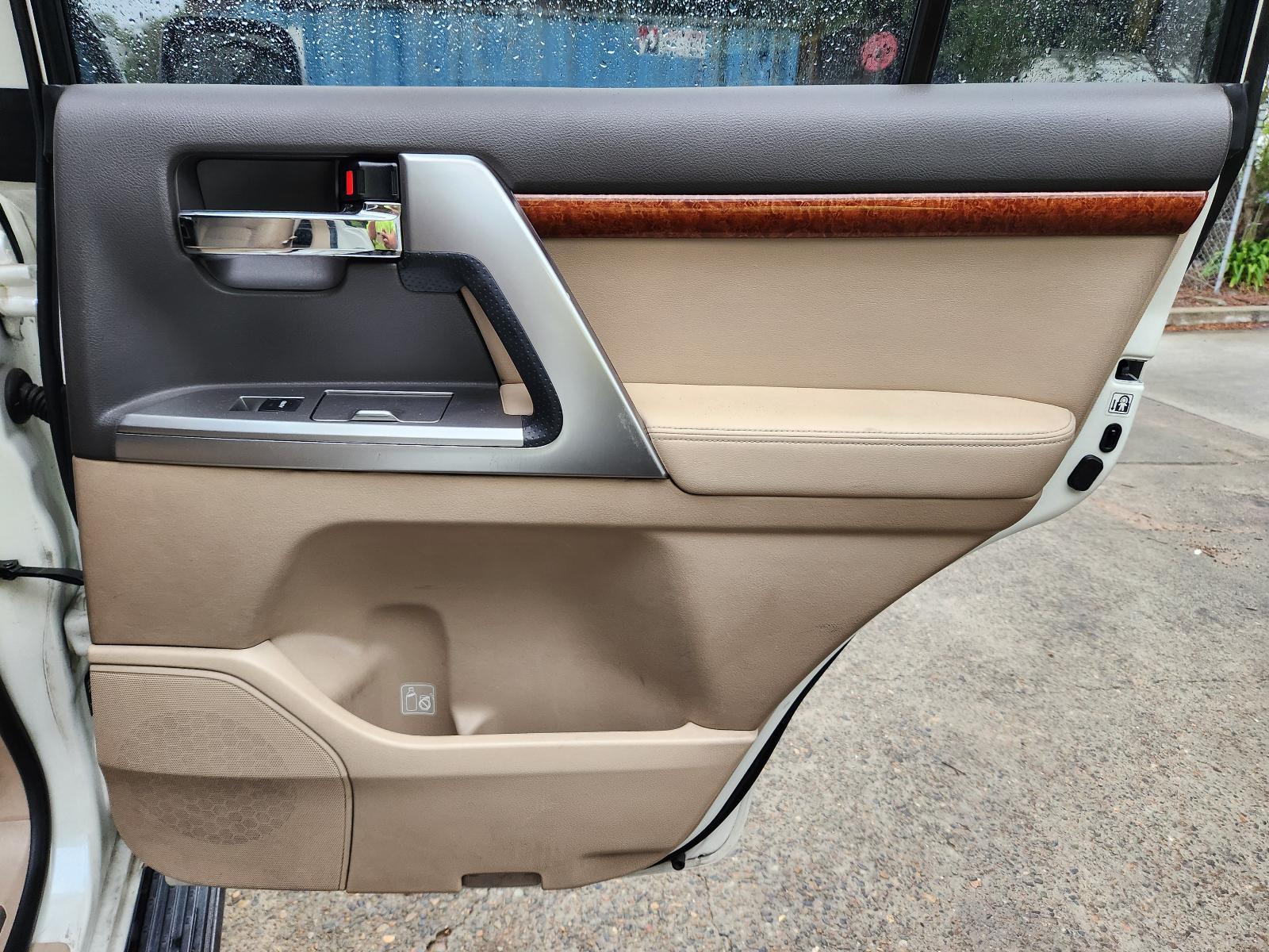 2015 Toyota Landcruiser Right Rear Door Sliding View Auto part Right Rear Door Sliding Toyota Landcruiser 2015
