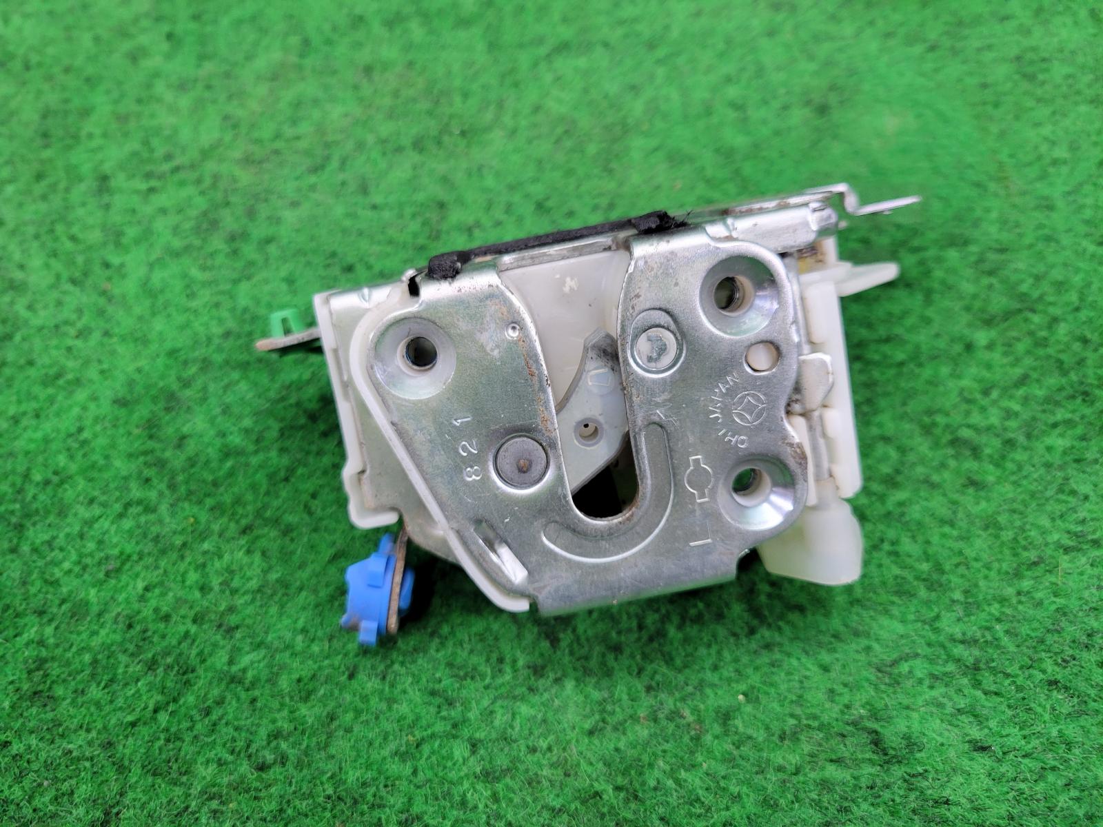 View Auto part Door/Boot/Gate Lock Nissan Patrol 2000