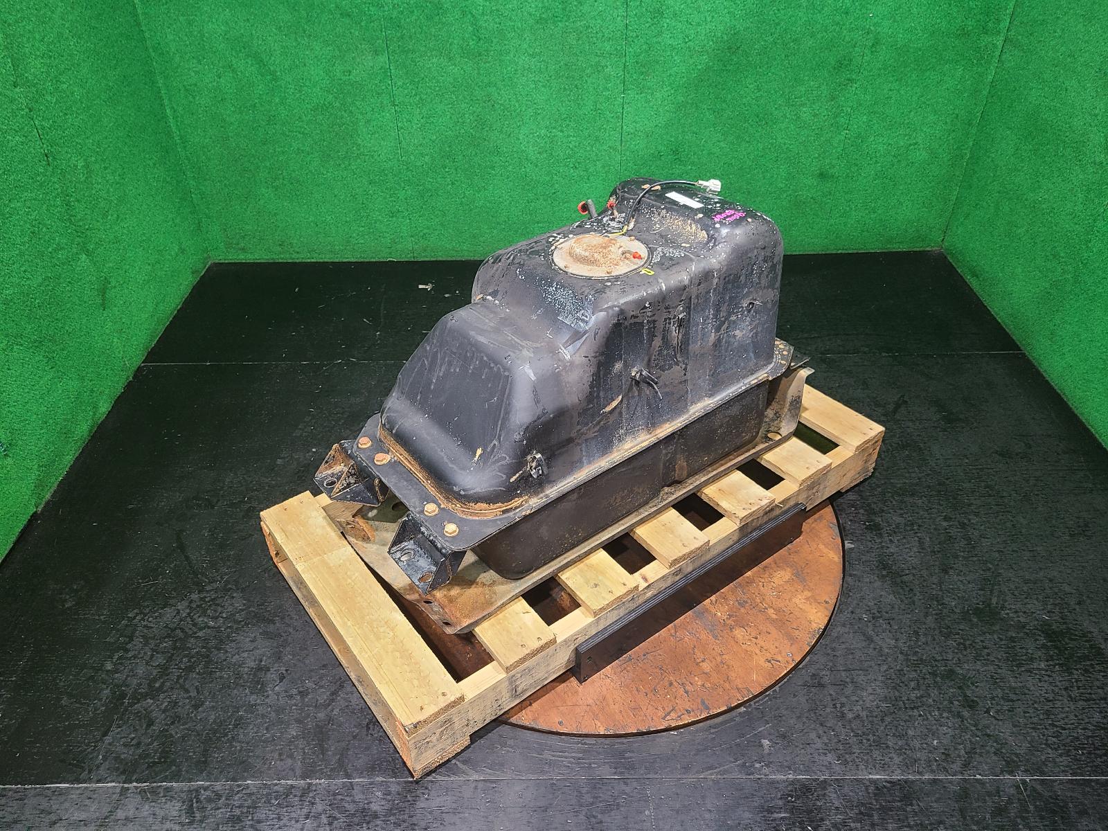 View Auto part Fuel Tank Nissan Patrol 2000