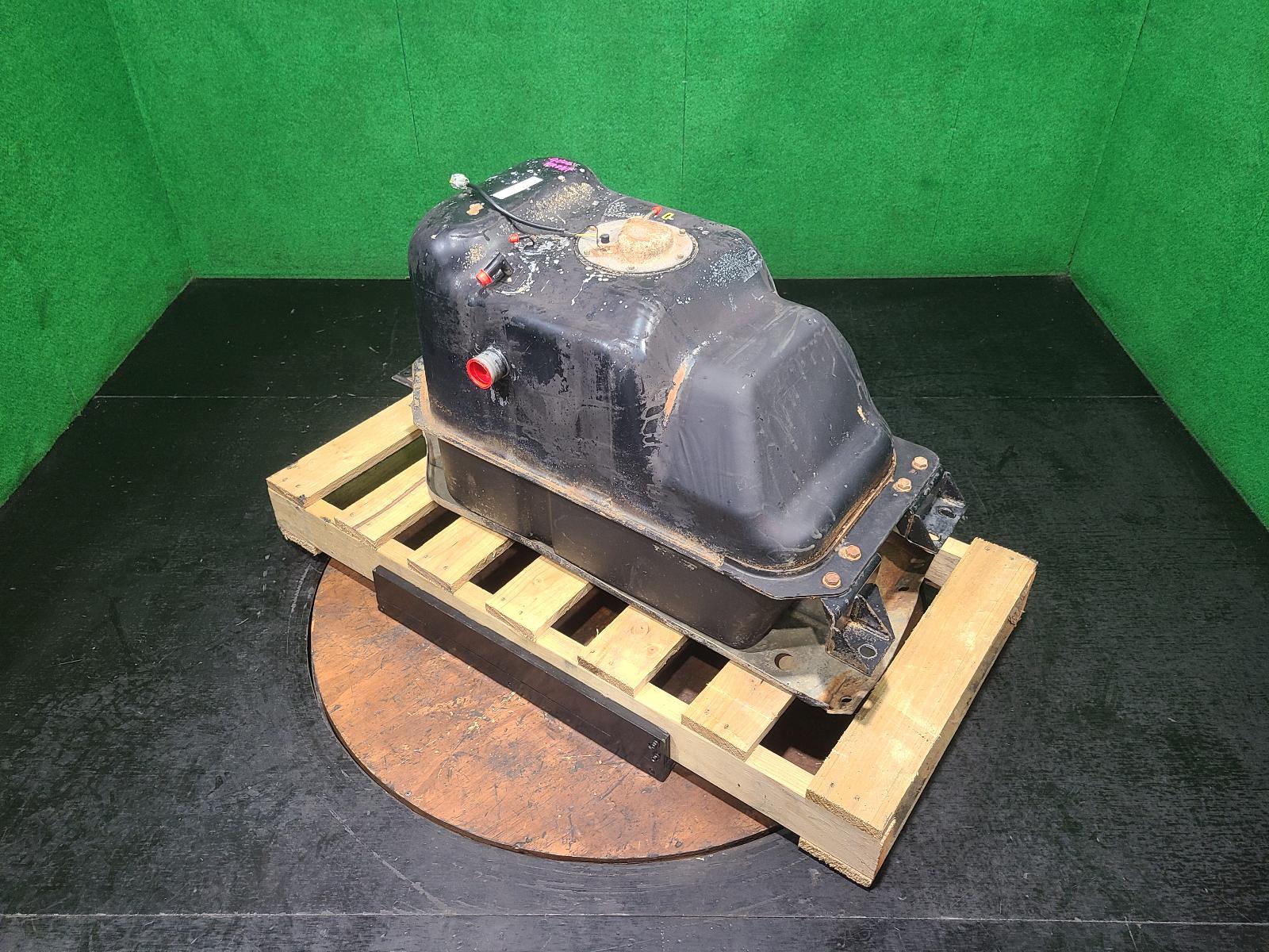 View Auto part Fuel Tank Nissan Patrol 2000