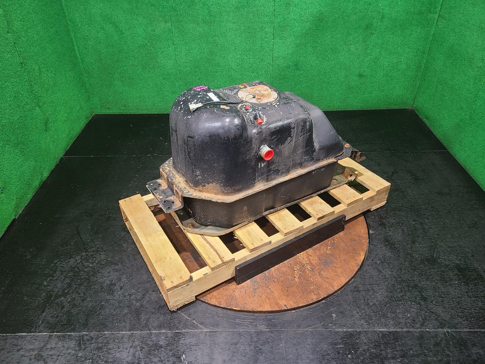 View Auto part Fuel Tank Nissan Patrol 2000