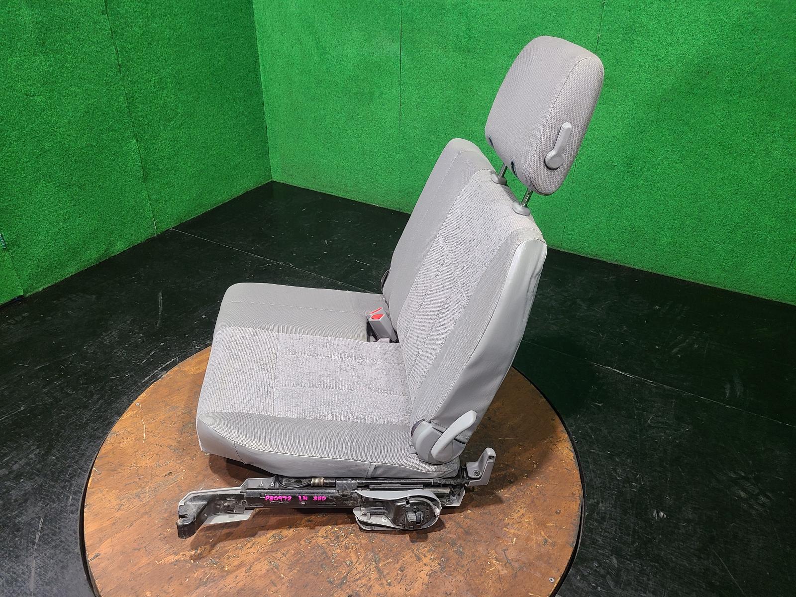 View Auto part 3rd Seat Toyota Landcruiser 2003