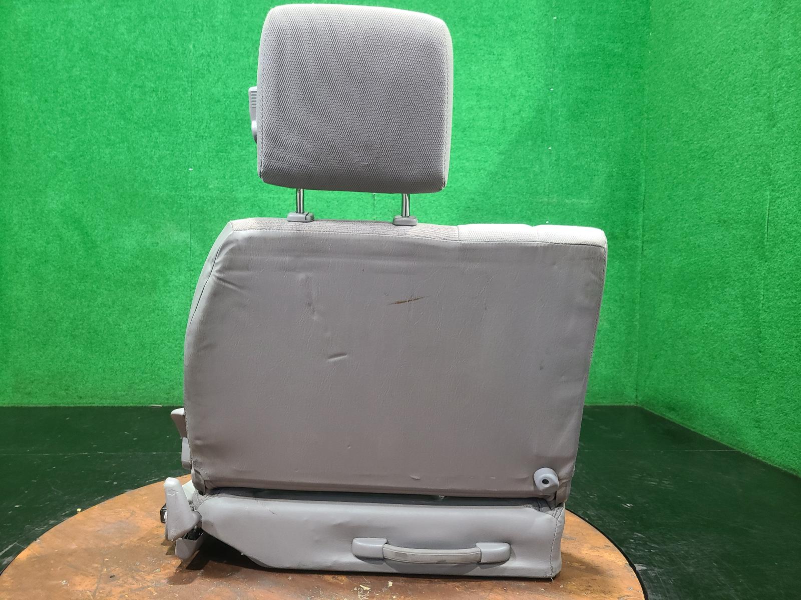 View Auto part 3rd Seat Toyota Landcruiser 2003