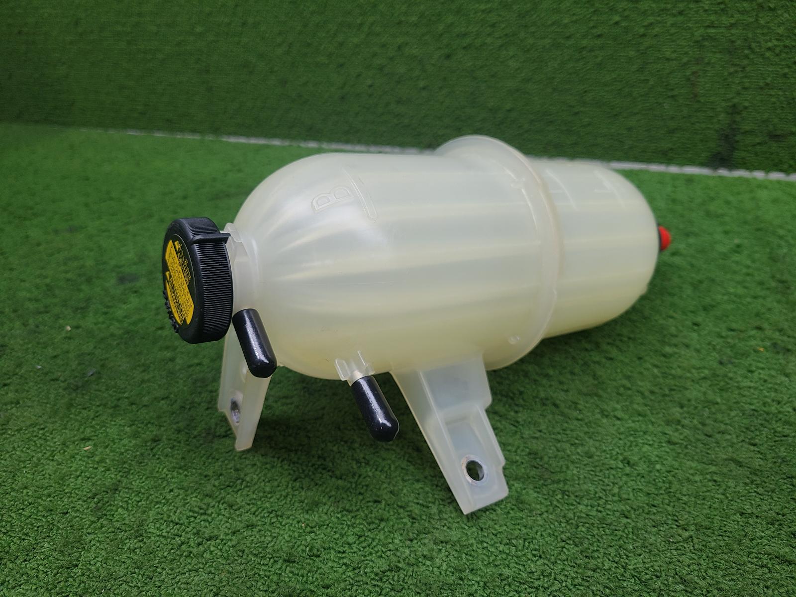2015 Toyota Hilux Overflow Bottle View Auto part Overflow Bottle Toyota Hilux 2015