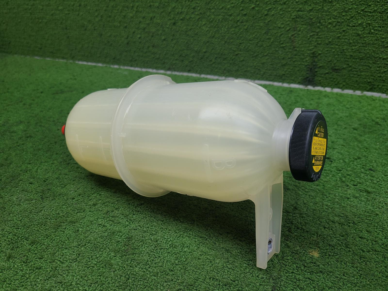 2015 Toyota Hilux Overflow Bottle View Auto part Overflow Bottle Toyota Hilux 2015