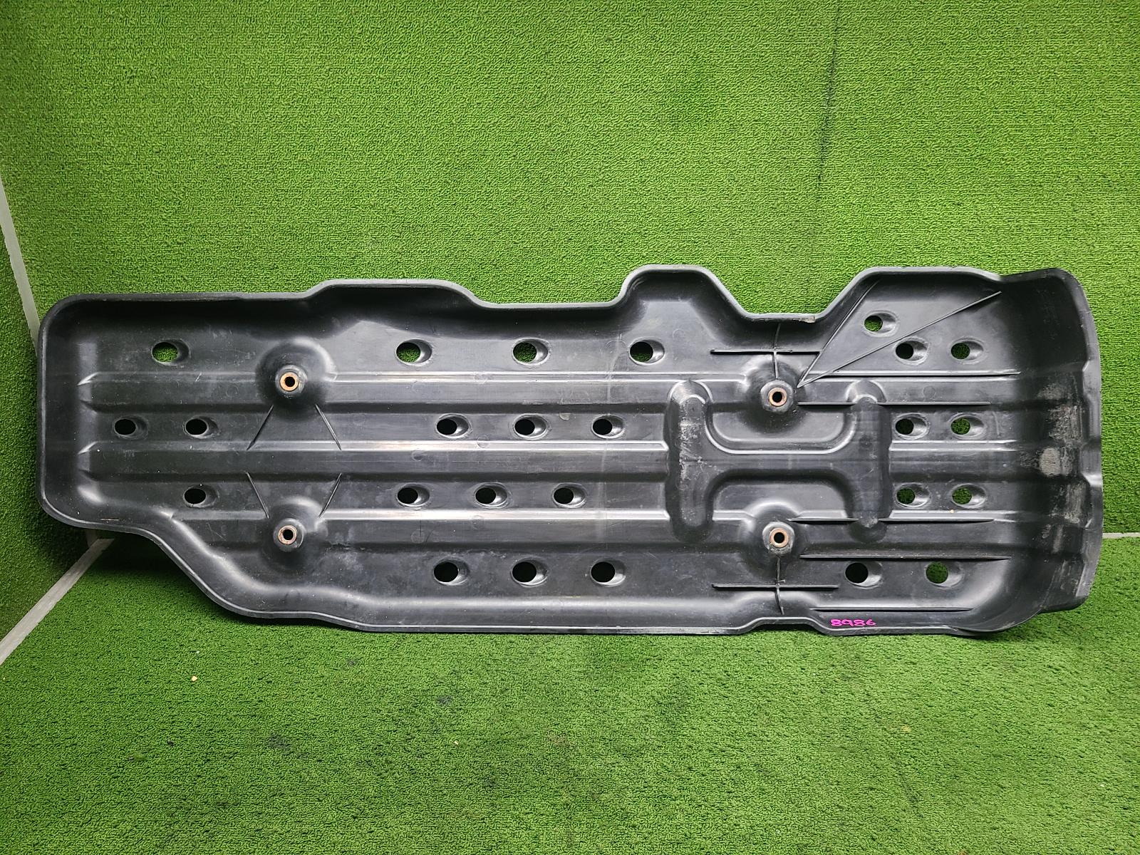View Auto part Fuel Tank Toyota Hilux 2015