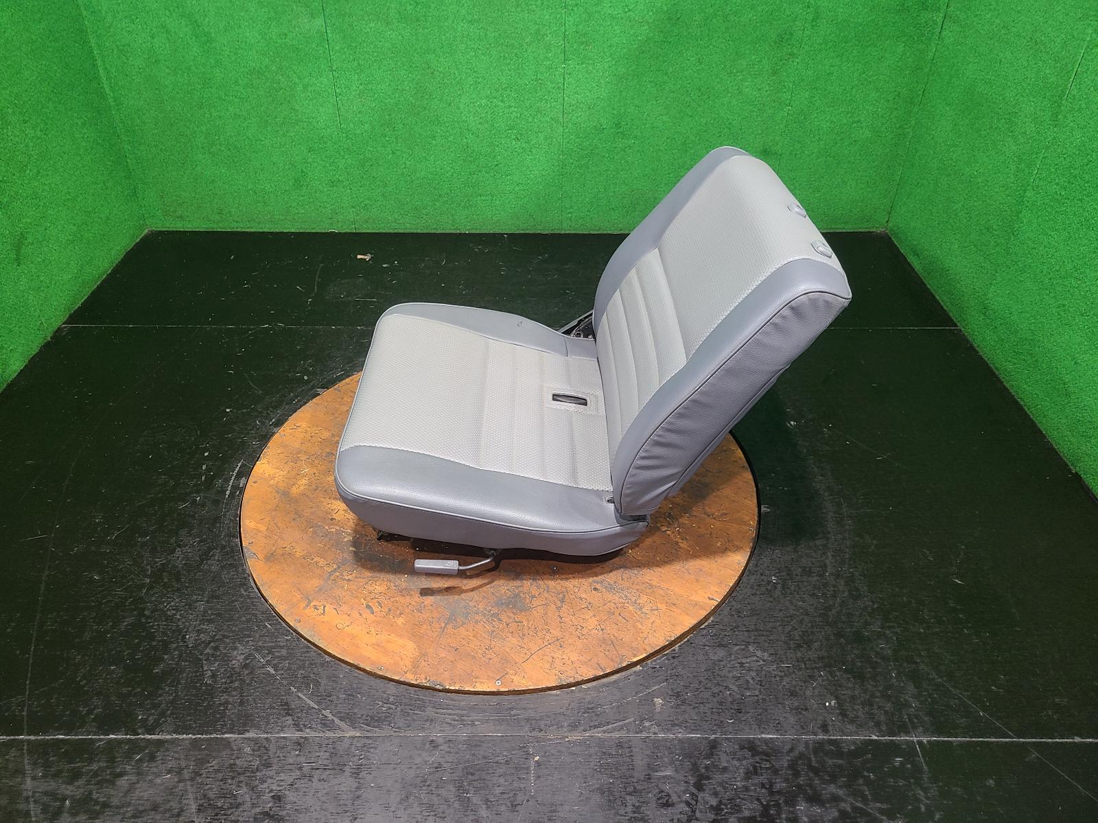 2007 Toyota Landcruiser Front Seat View Auto part Front Seat Toyota Landcruiser 2007