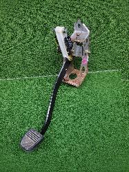 View Auto part Pedal Assembly Toyota Landcruiser 1996