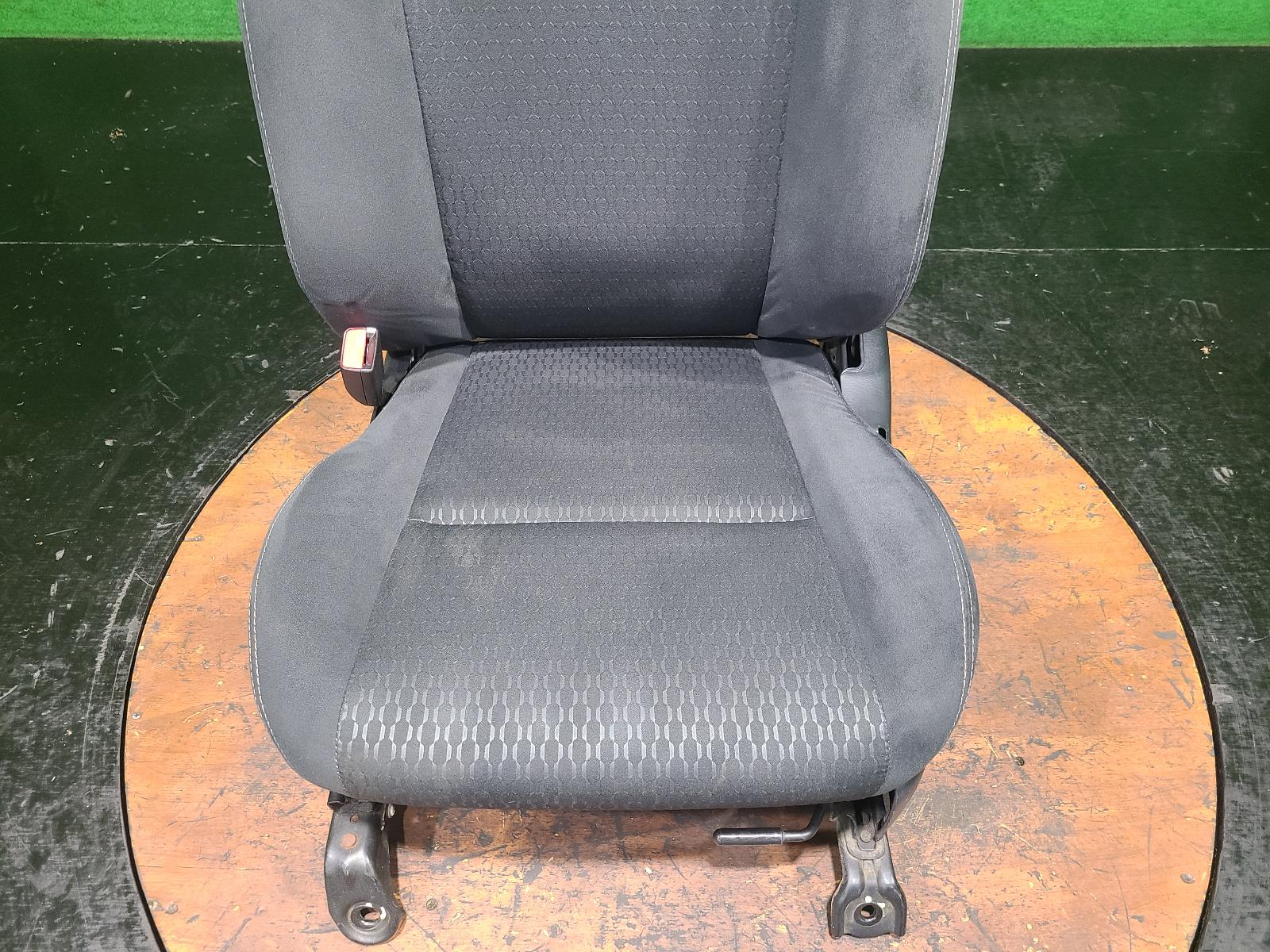 View Auto part Front Seat Ford Ranger 2010