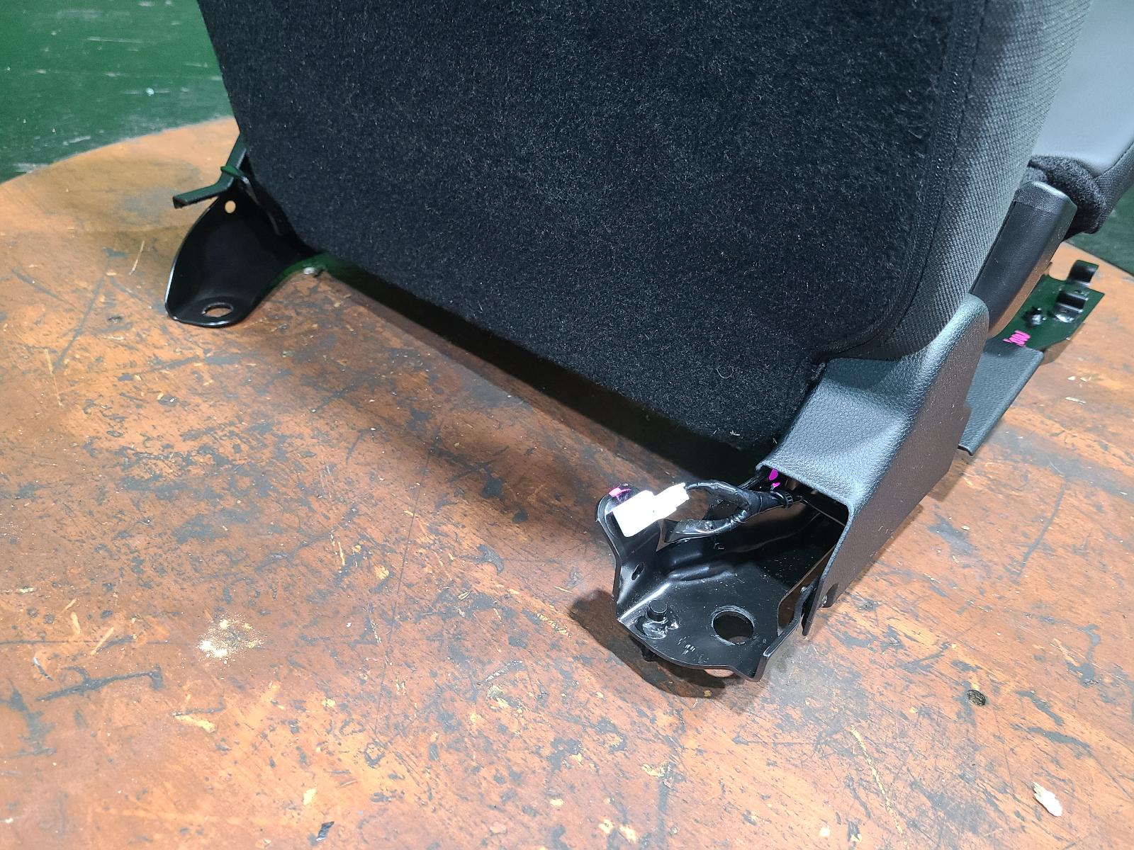 View Auto part 3rd Seat Isuzu Mu-x 2022