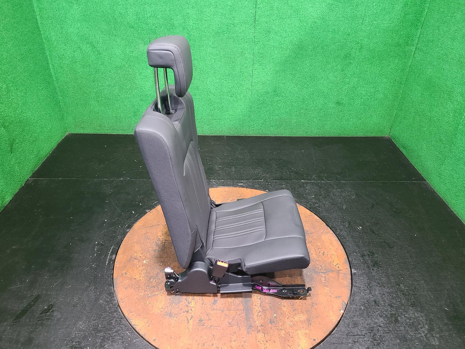 View Auto part 3rd Seat Isuzu Mu-x 2022