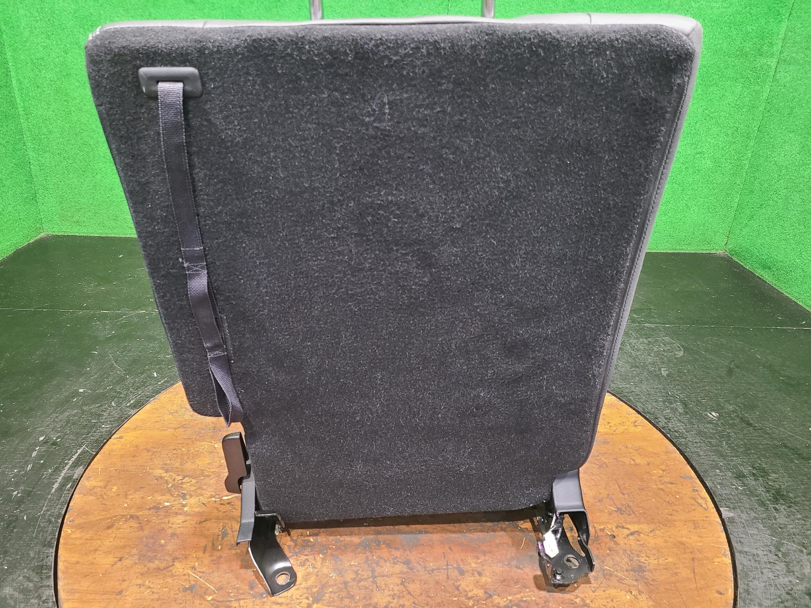 View Auto part 3rd Seat Isuzu Mu-x 2022
