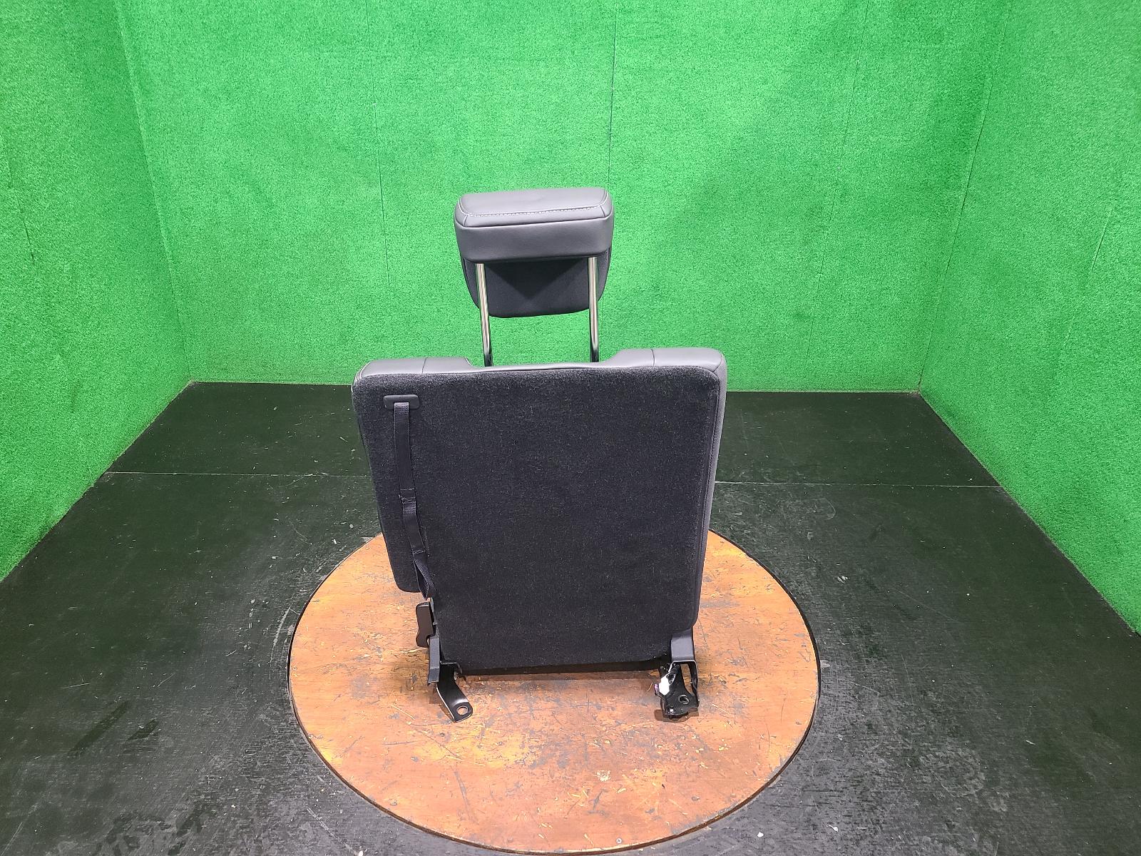 View Auto part 3rd Seat Isuzu Mu-x 2022