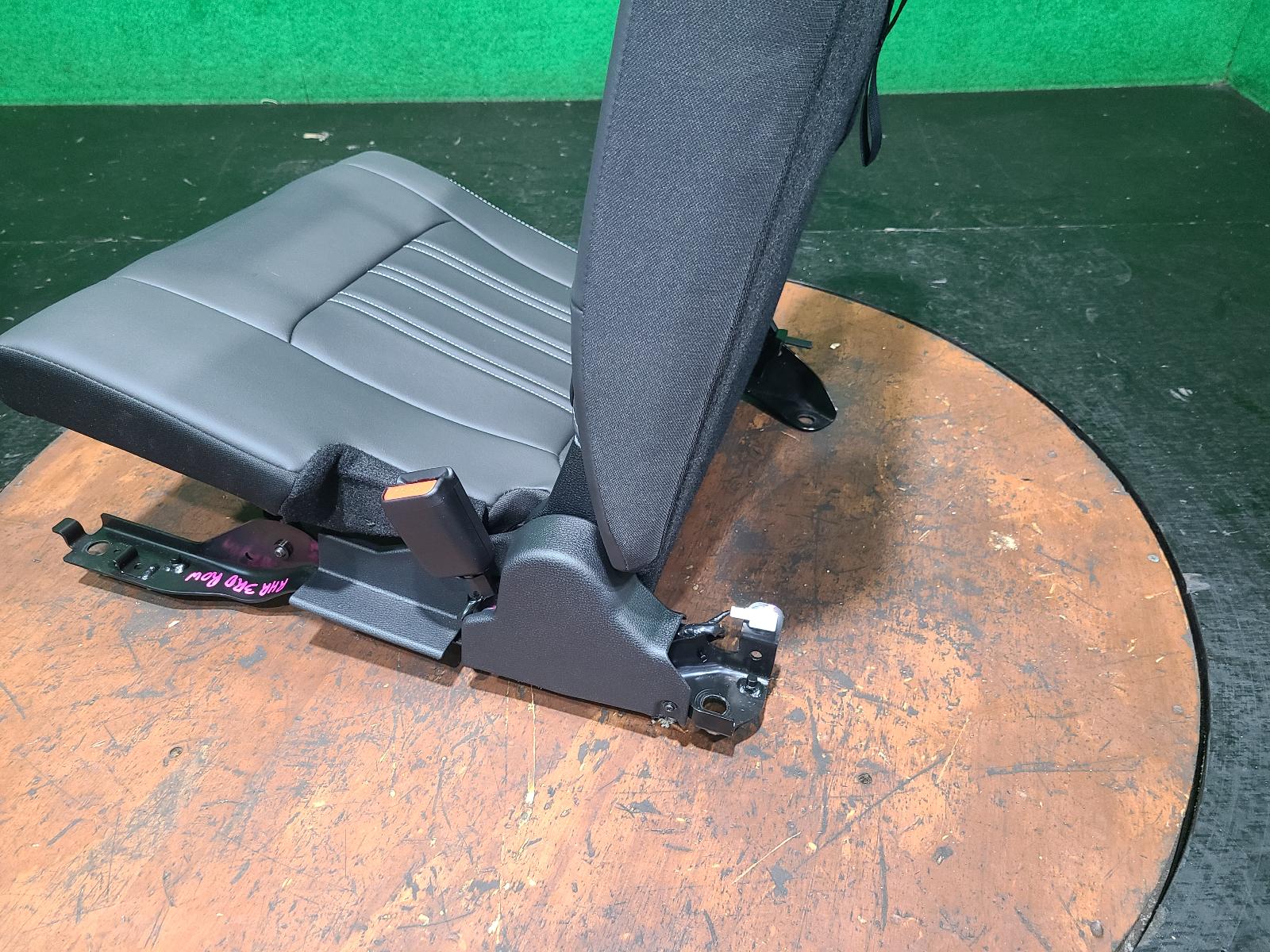 View Auto part 3rd Seat Isuzu Mu-x 2022