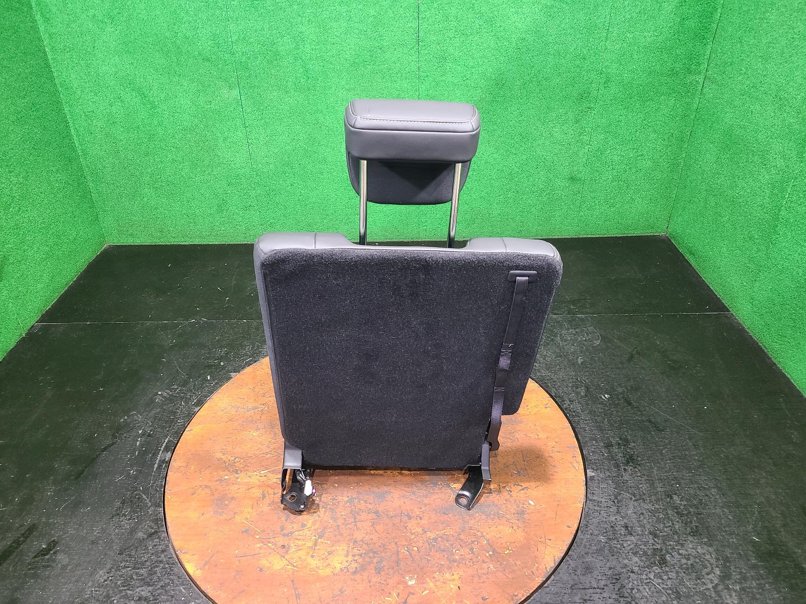 View Auto part 3rd Seat Isuzu Mu-x 2022