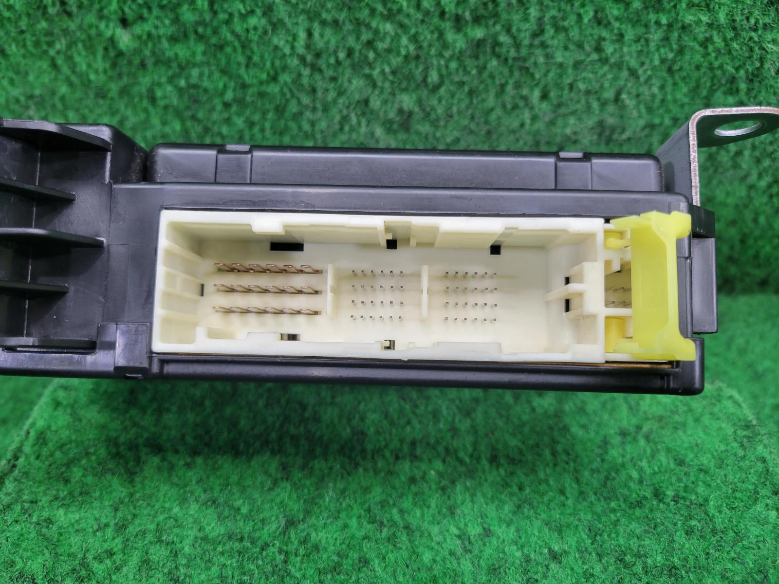 View Auto part Fuse Box Toyota Landcruiser 2007