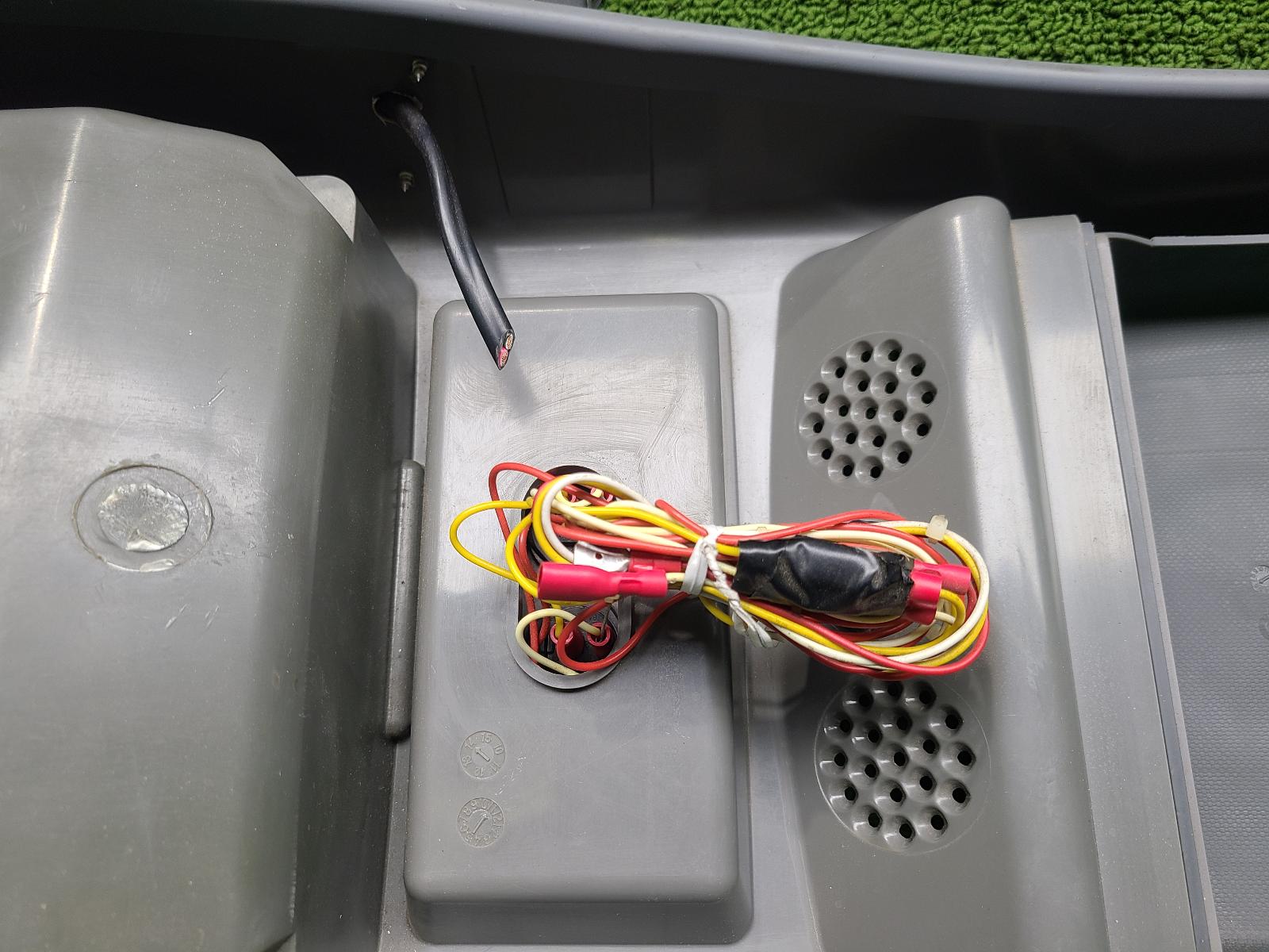 View Auto part Console Nissan Patrol 2000