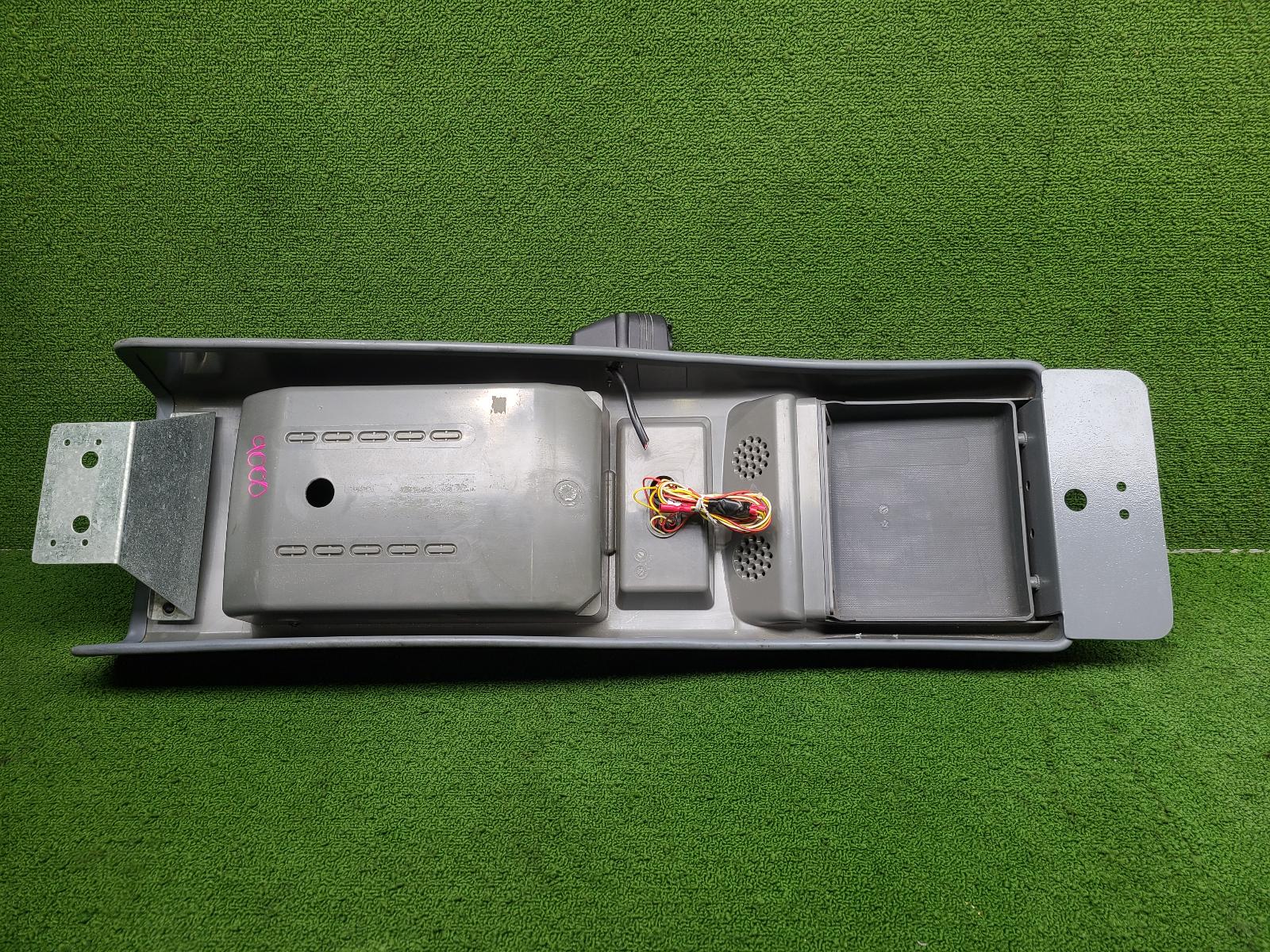 View Auto part Console Nissan Patrol 2000