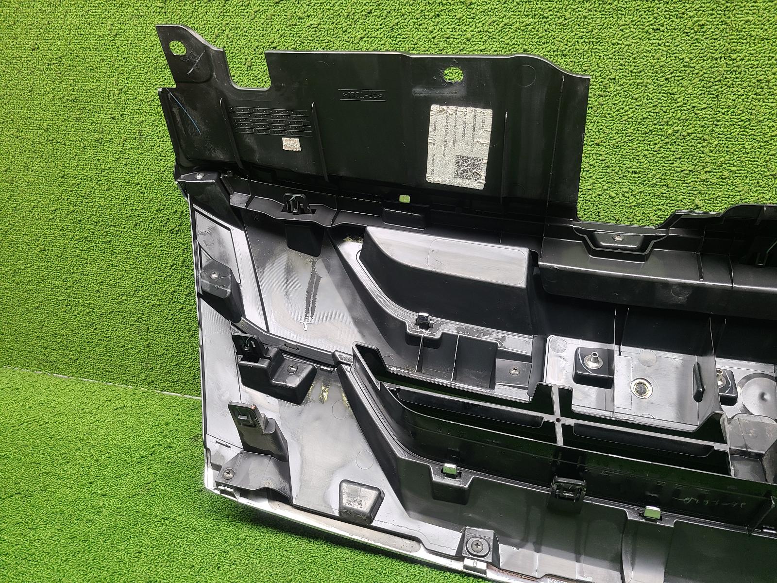View Auto part Grille Isuzu Dmax 2020