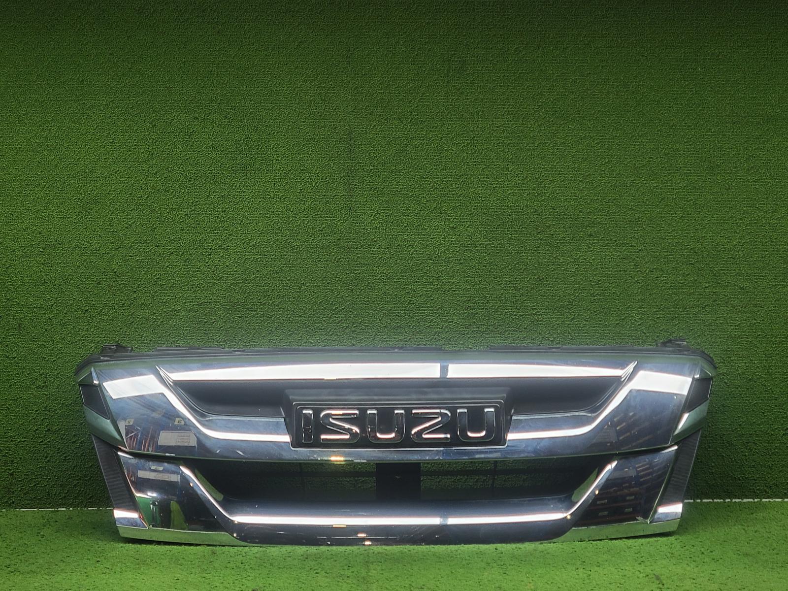View Auto part Grille Isuzu Dmax 2020
