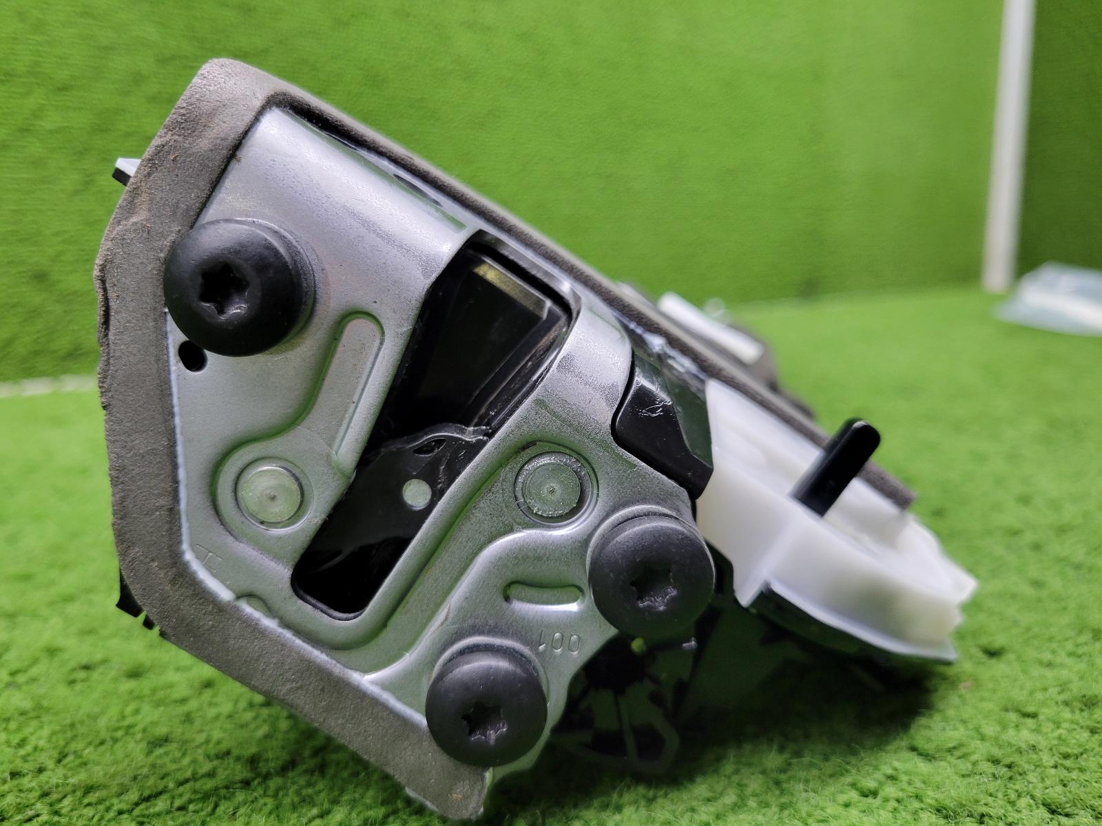 2023 Toyota Landcruiser Door/Boot/Gate Lock View Auto part Door/Boot/Gate Lock Toyota Landcruiser 2023