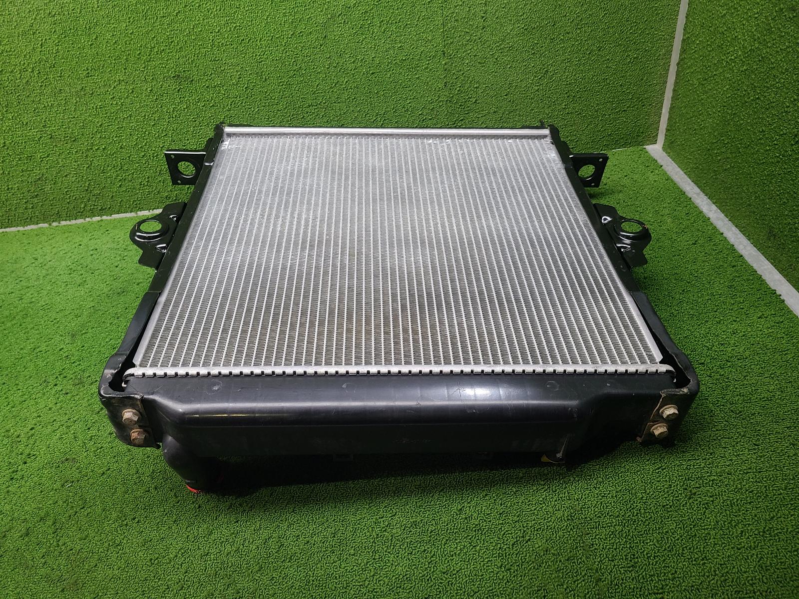 View Auto part Radiator Toyota Landcruiser 2001