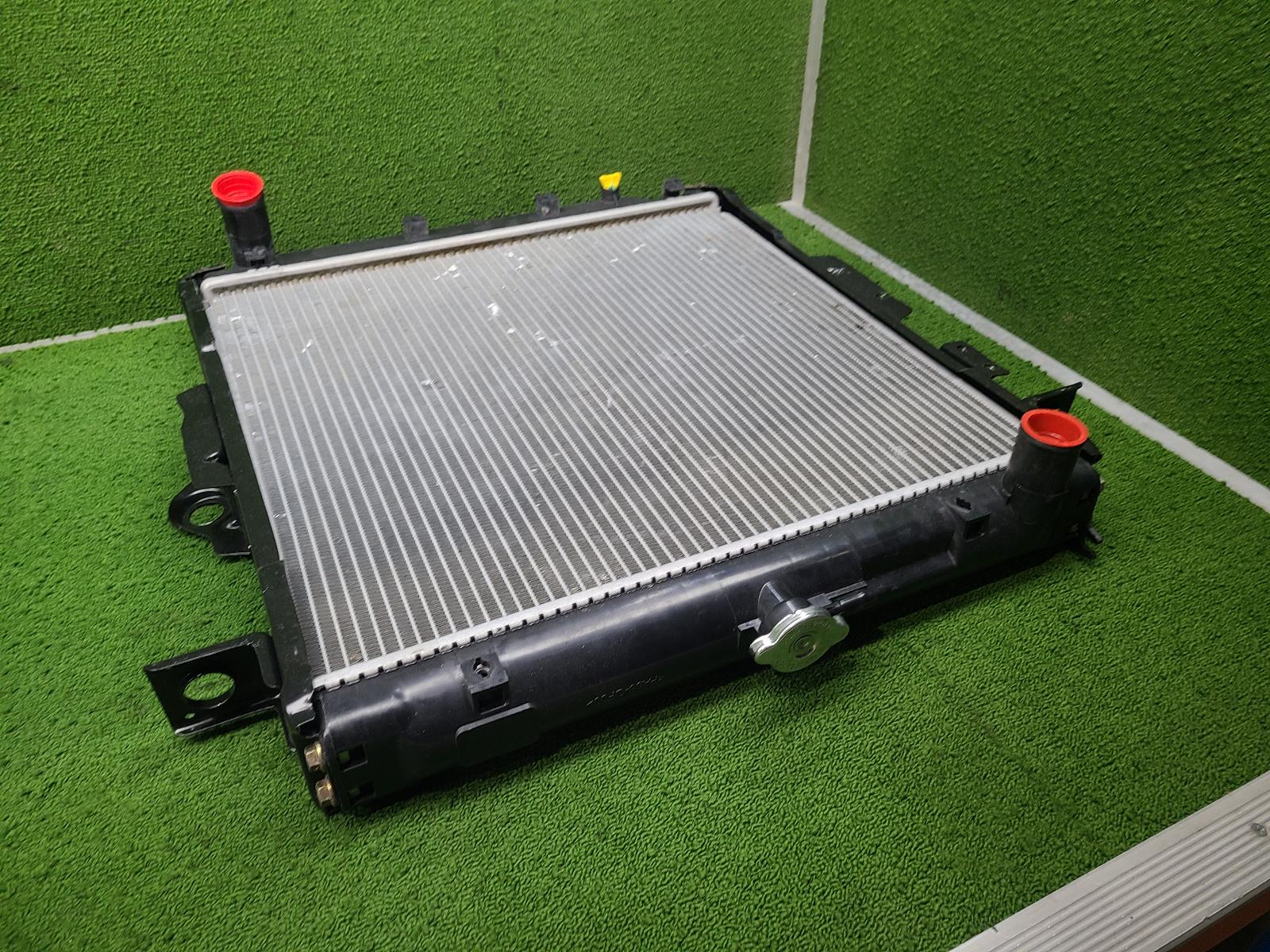 View Auto part Radiator Toyota Landcruiser 2001