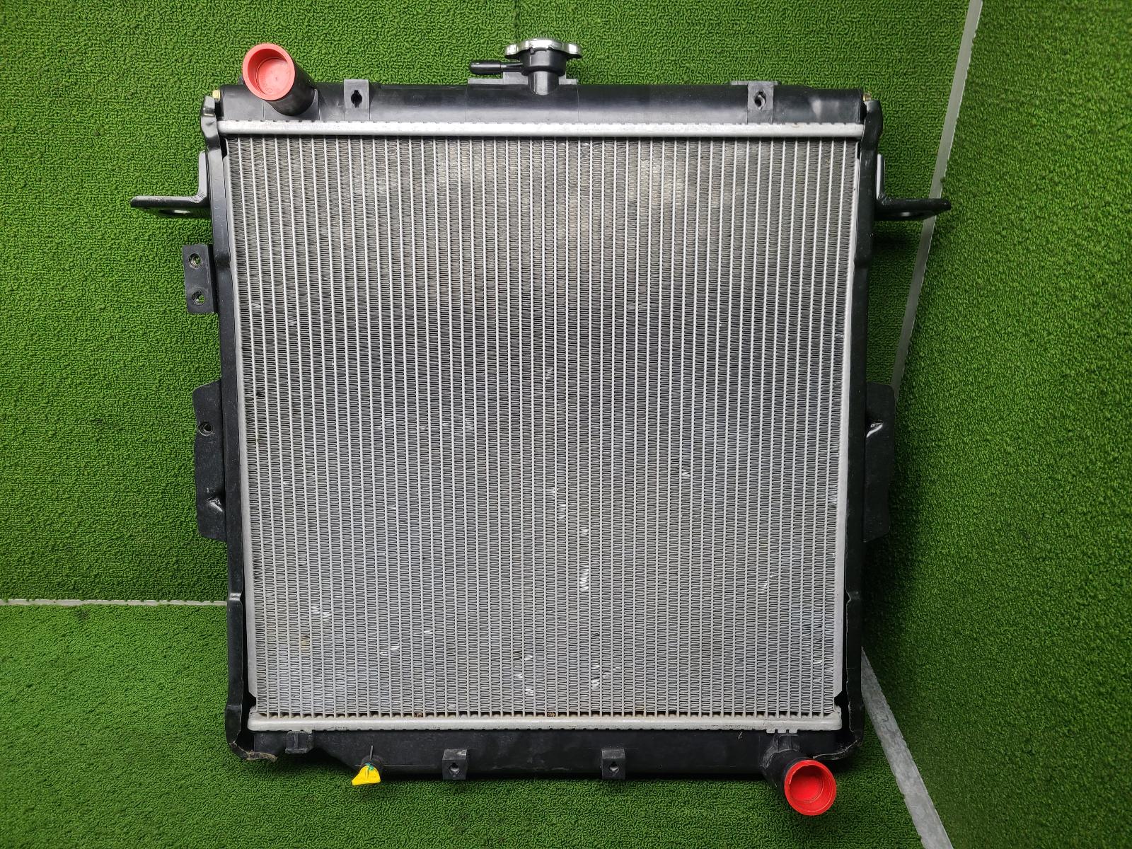 View Auto part Radiator Toyota Landcruiser 2001