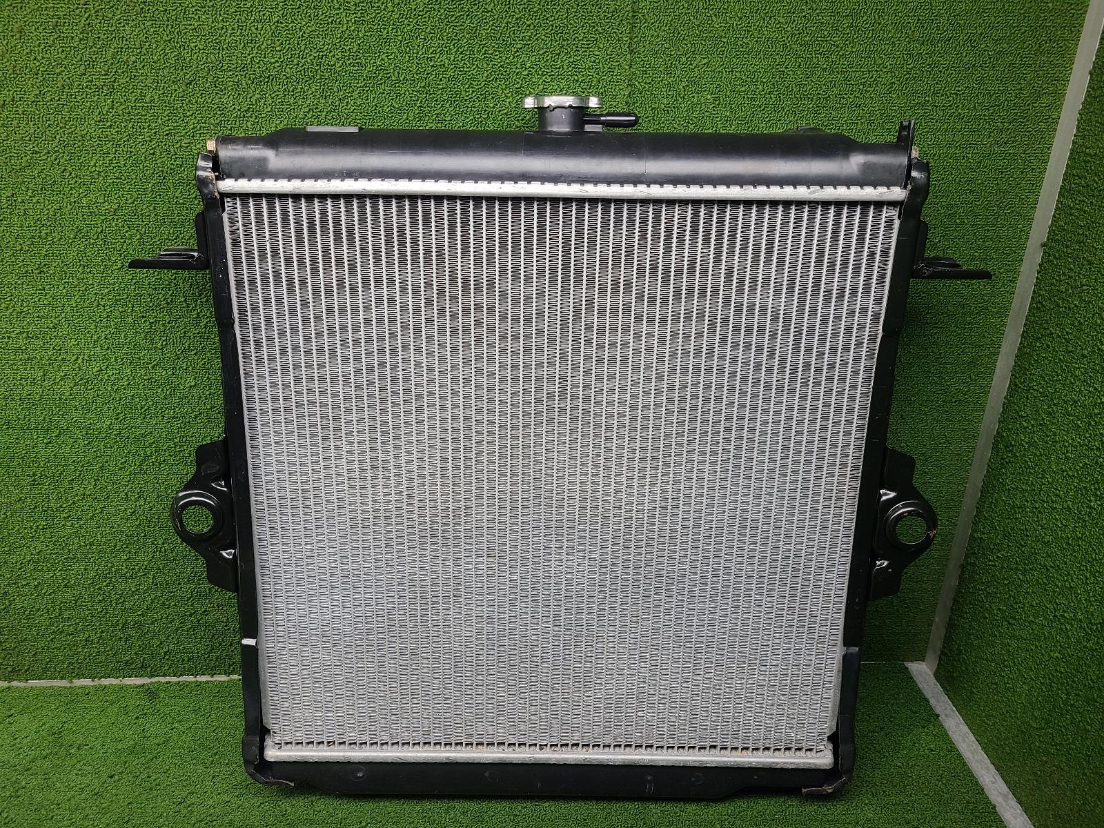 View Auto part Radiator Toyota Landcruiser 2001