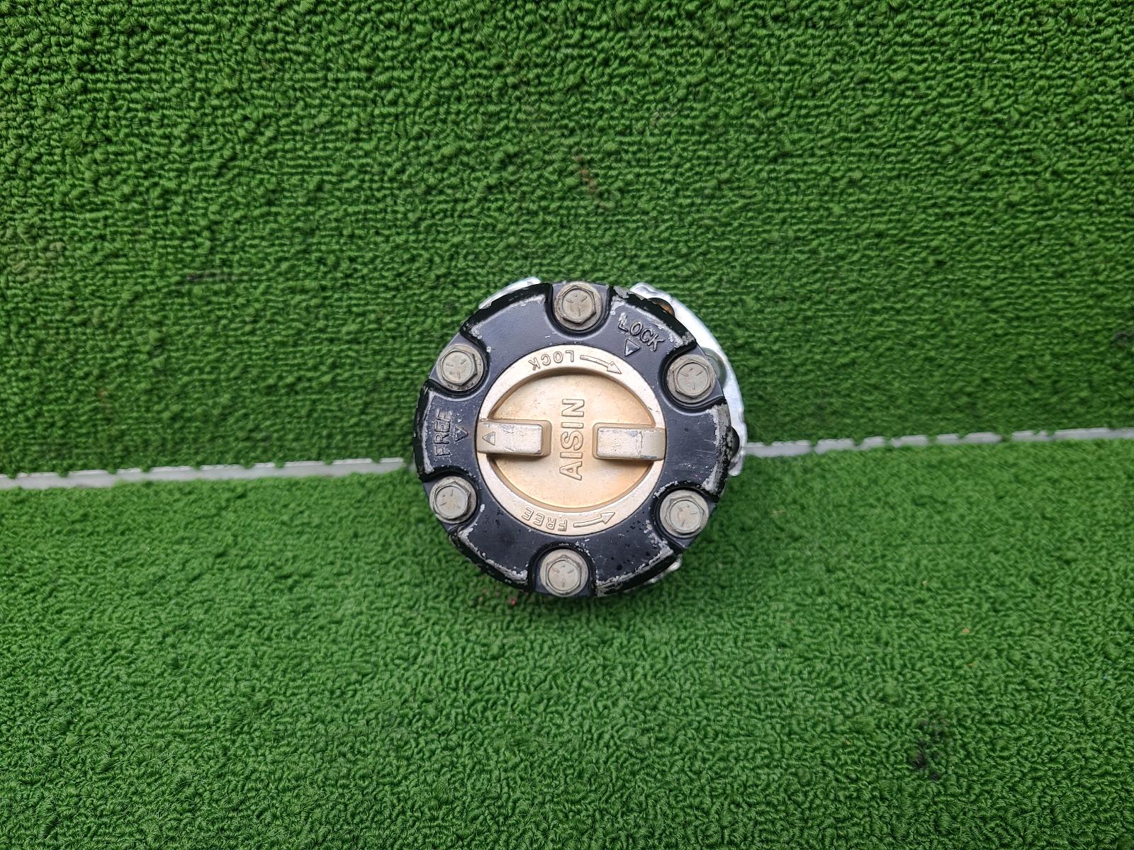 2001 Toyota Landcruiser Freewhl/Locking Hub View Auto part Freewhl/Locking Hub Toyota Landcruiser 2001