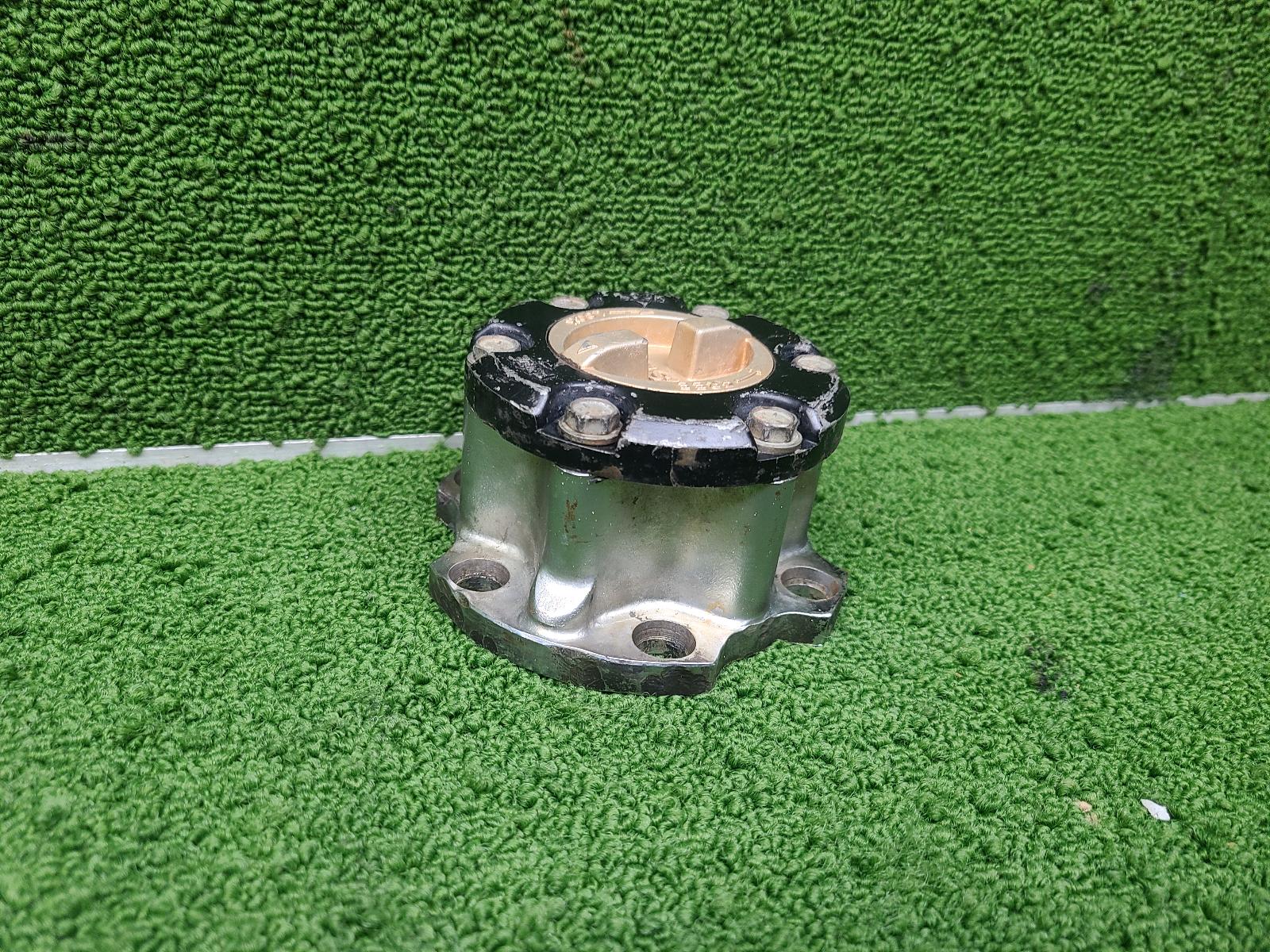 2001 Toyota Landcruiser Freewhl/Locking Hub View Auto part Freewhl/Locking Hub Toyota Landcruiser 2001