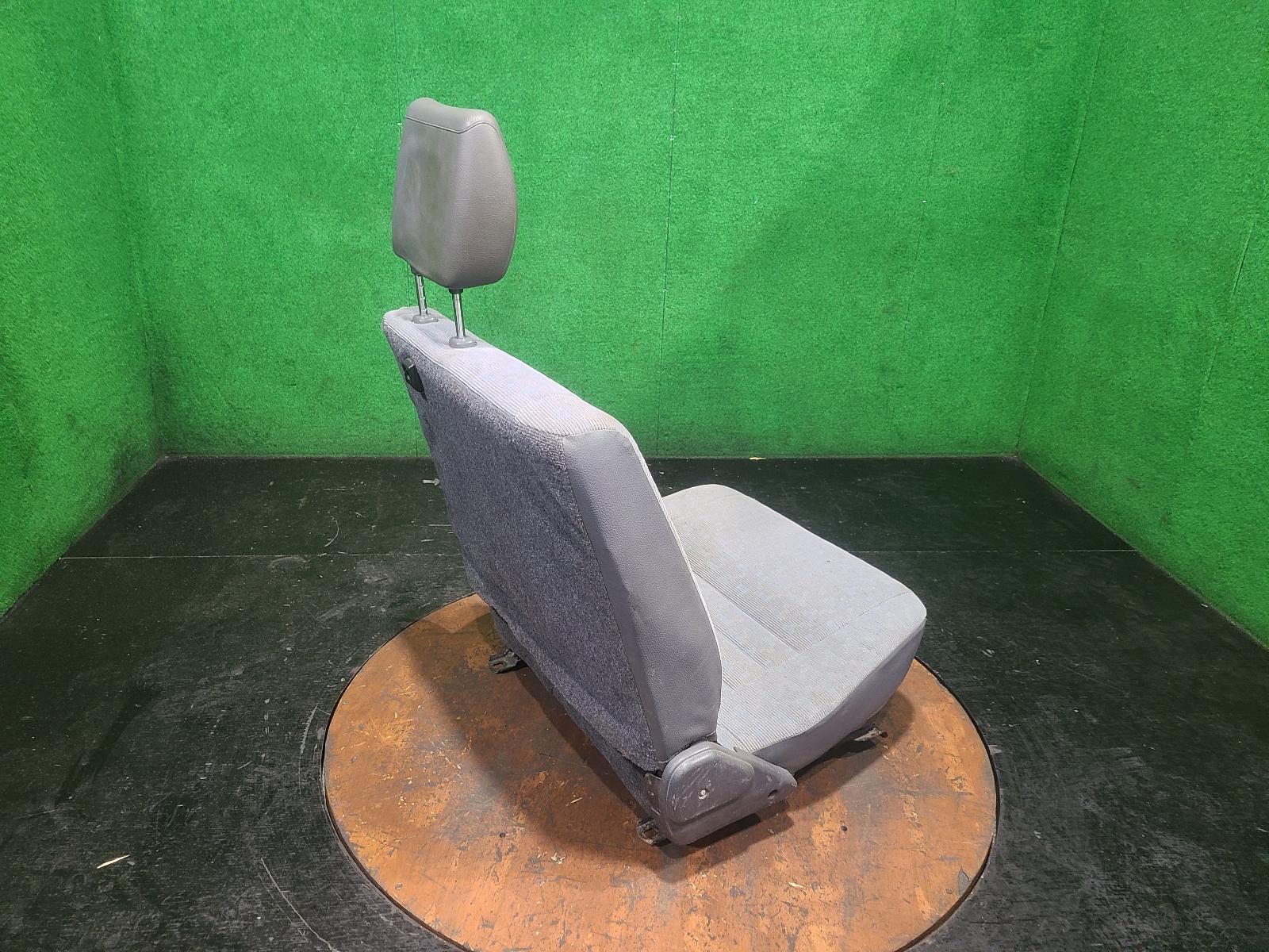 View Auto part Front Seat Toyota Landcruiser 2001