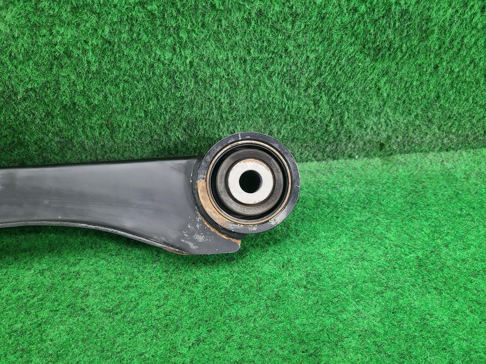 2021 Nissan Navara Right Rear Trailing Arm View Auto part Right Rear Trailing Arm Nissan Navara 2021