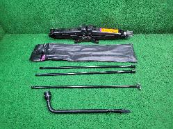 View Auto part Jack/Tool Kit Nissan Navara 2021