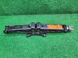 View Auto part Jack/Tool Kit Nissan Navara 2021