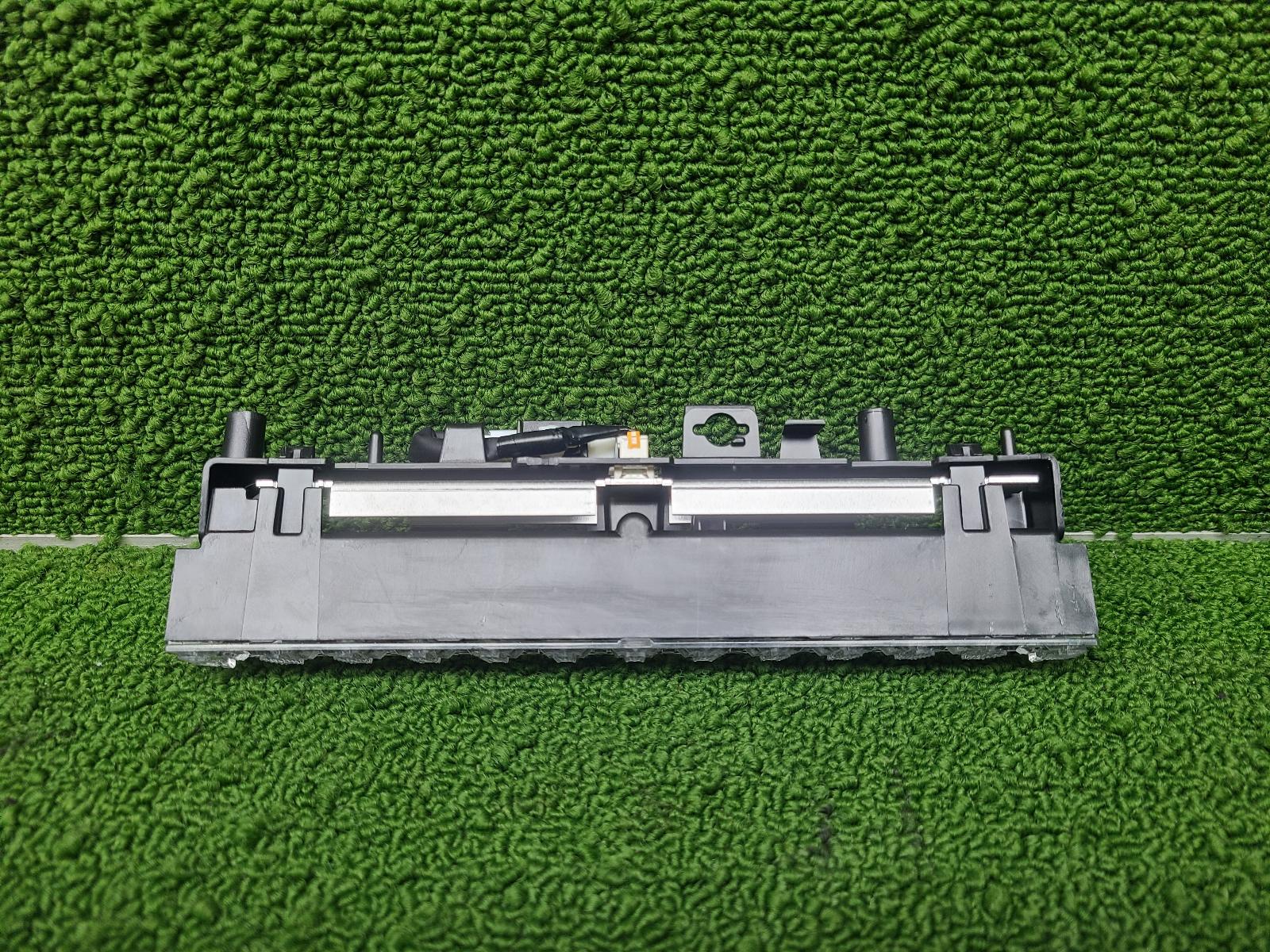 2023 Toyota Landcruiser High Level Stoplight View Auto part High Level Stoplight Toyota Landcruiser 2023