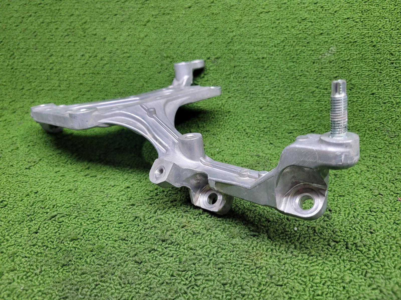 View Auto part Misc Bracket Toyota Landcruiser 2026