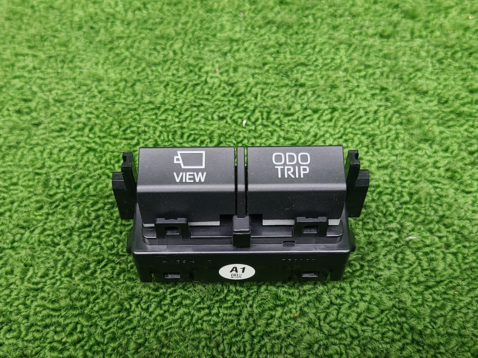 View Auto part Misc Switch/Relay Toyota Landcruiser 2023