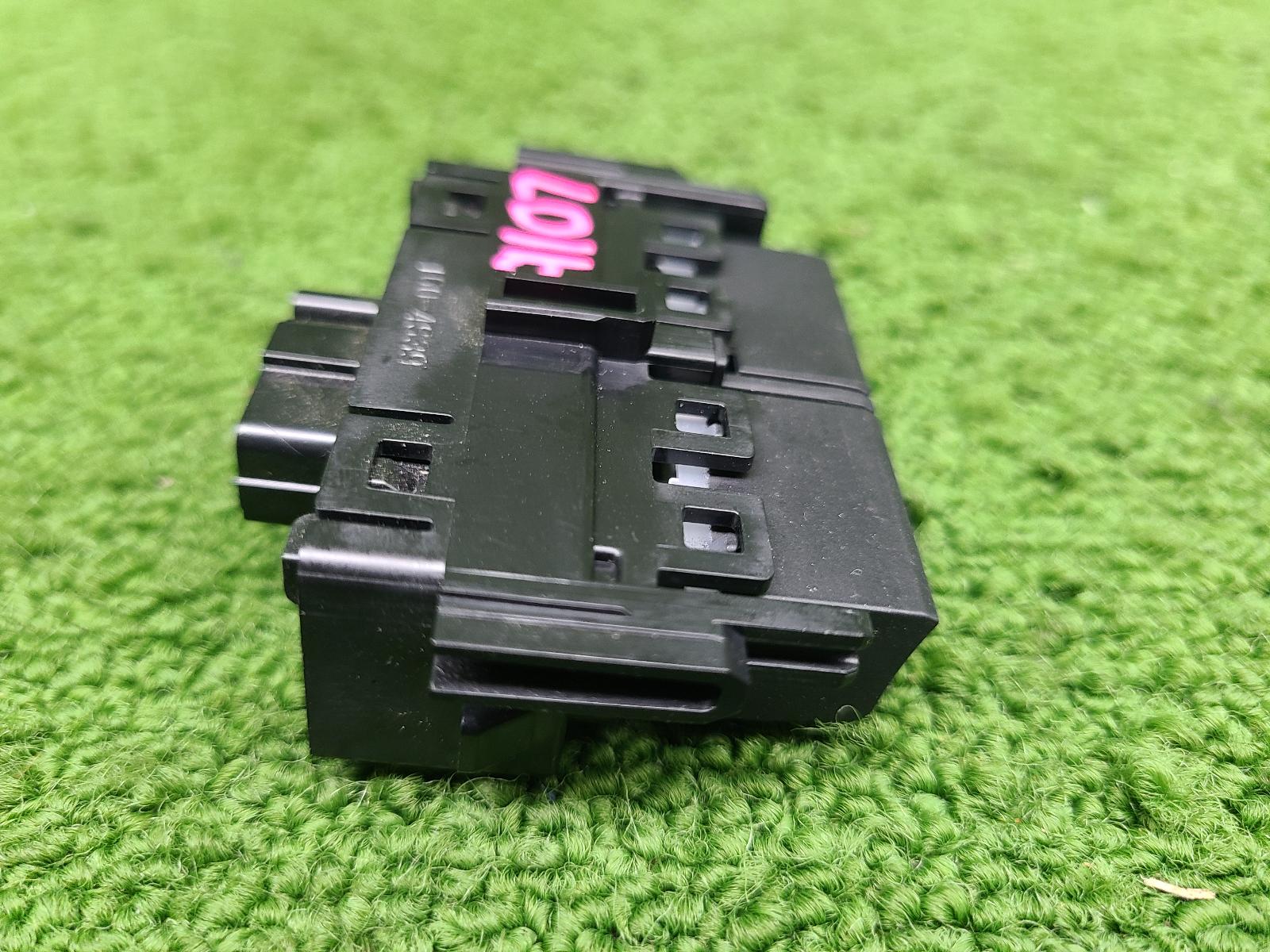 View Auto part Misc Switch/Relay Toyota Landcruiser 2023