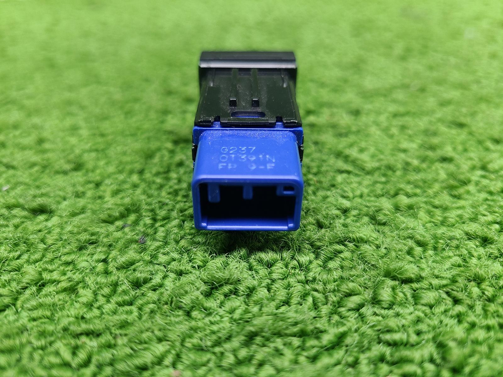 View Auto part Misc Switch/Relay Toyota Landcruiser 2023