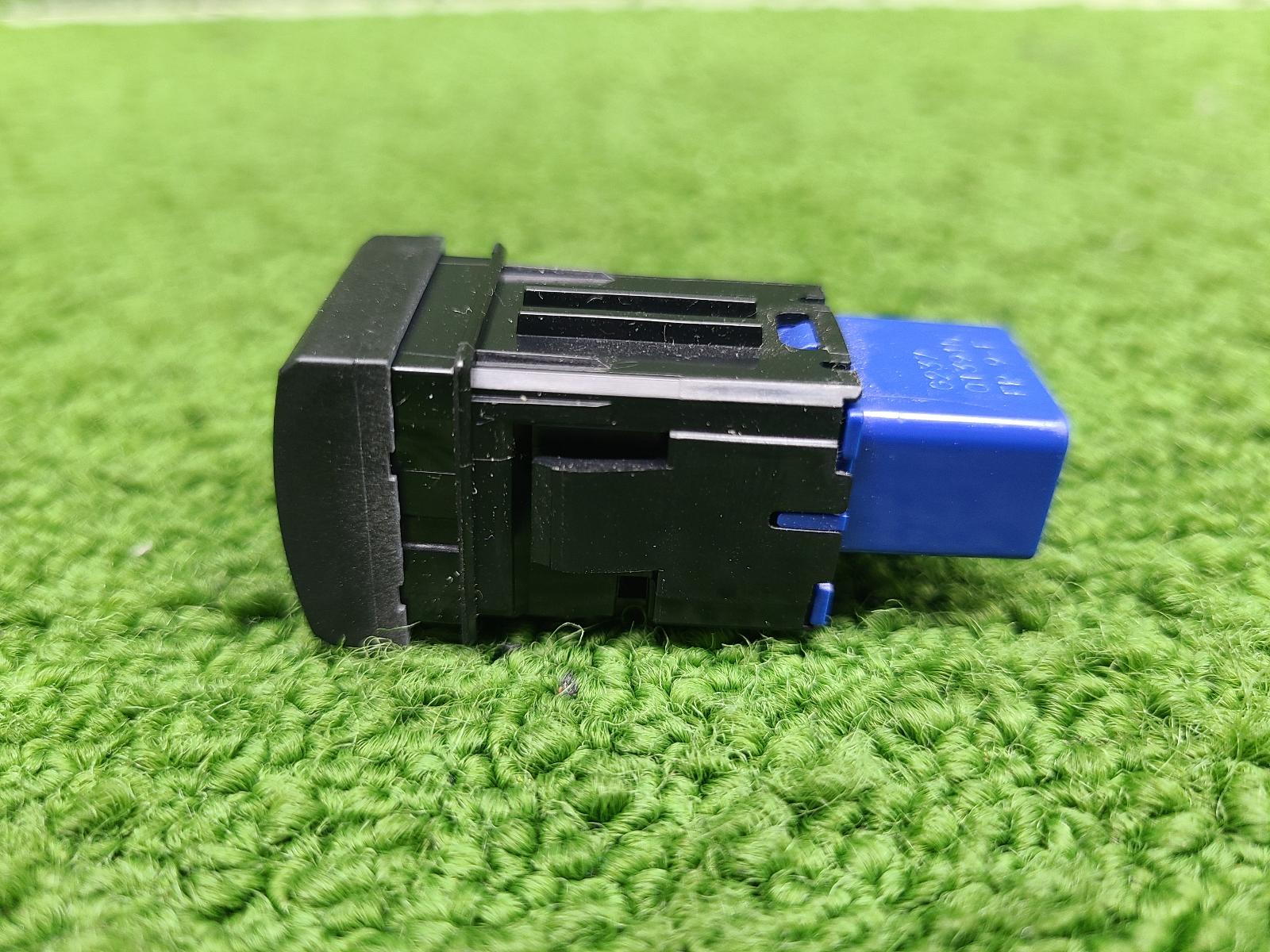View Auto part Misc Switch/Relay Toyota Landcruiser 2023