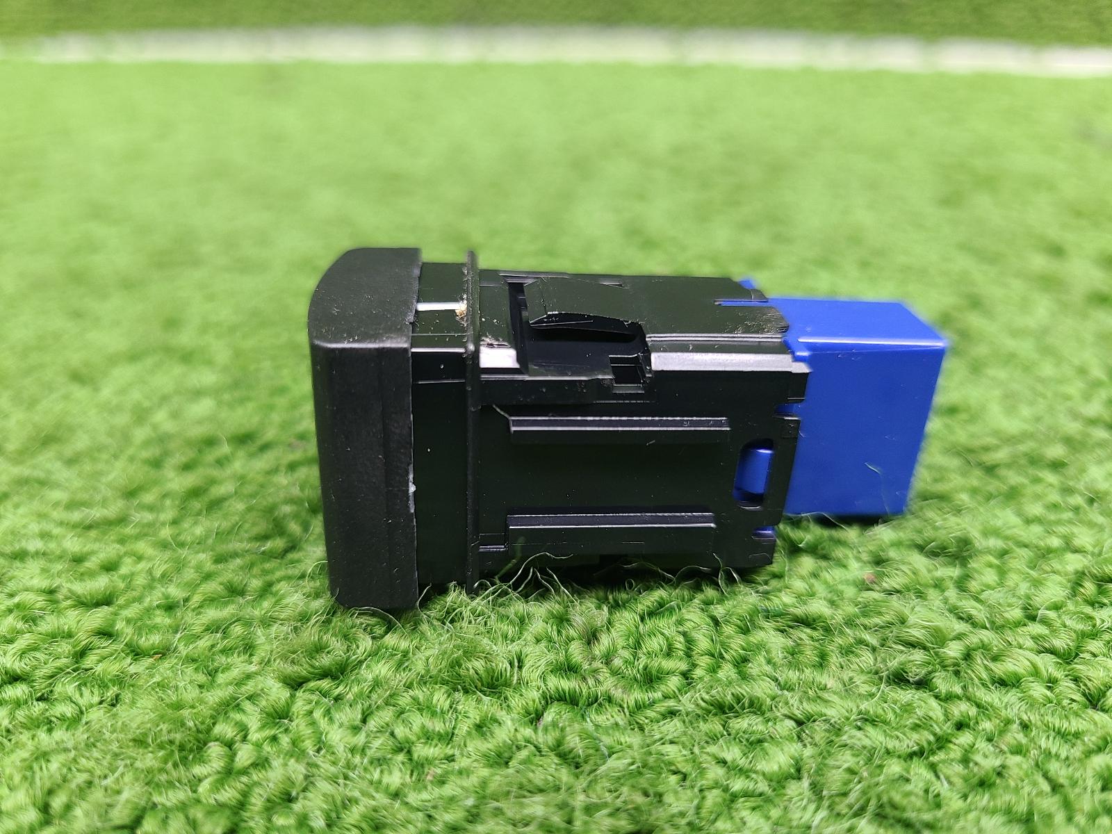 View Auto part Misc Switch/Relay Toyota Landcruiser 2023