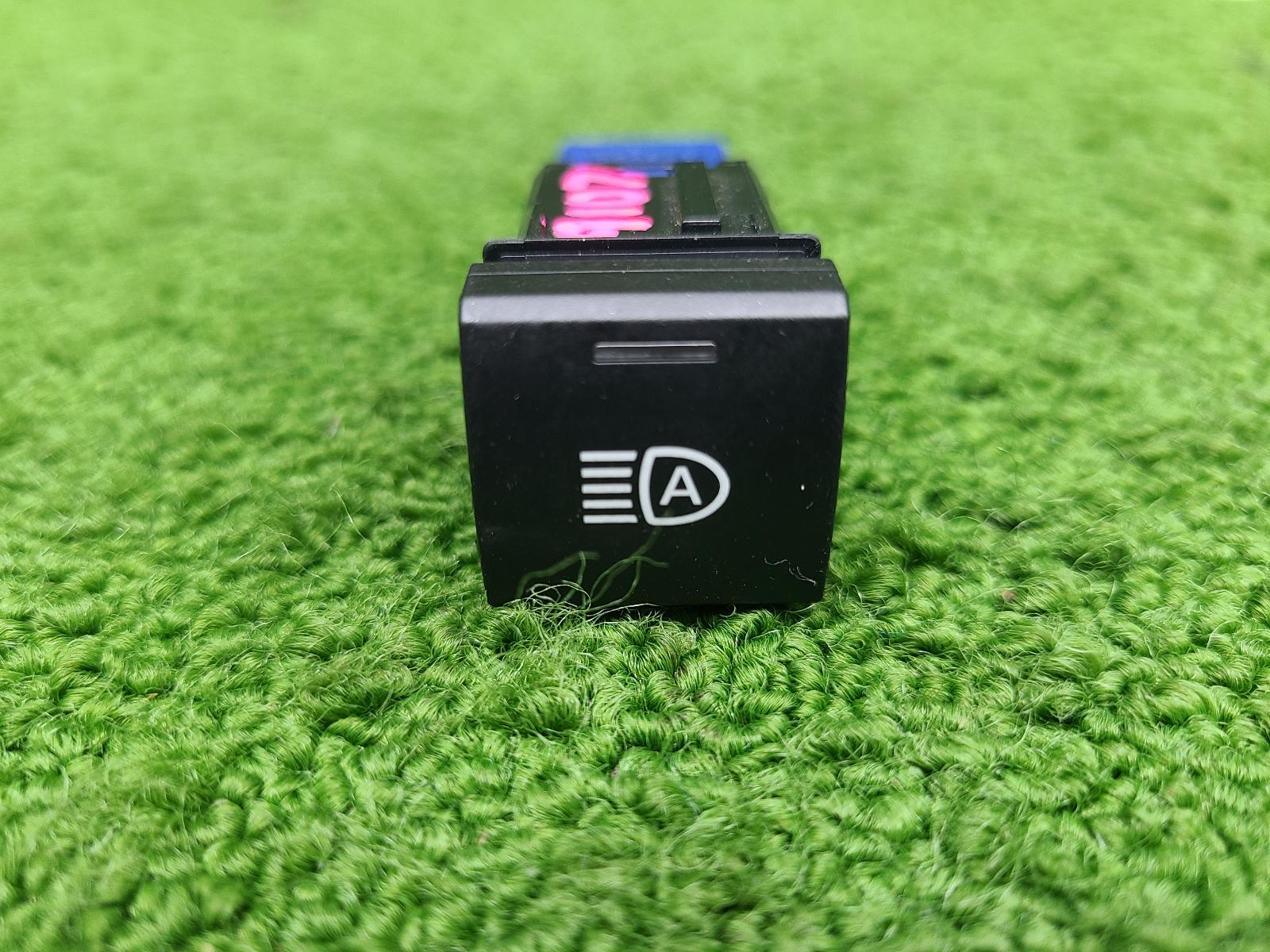 View Auto part Misc Switch/Relay Toyota Landcruiser 2023